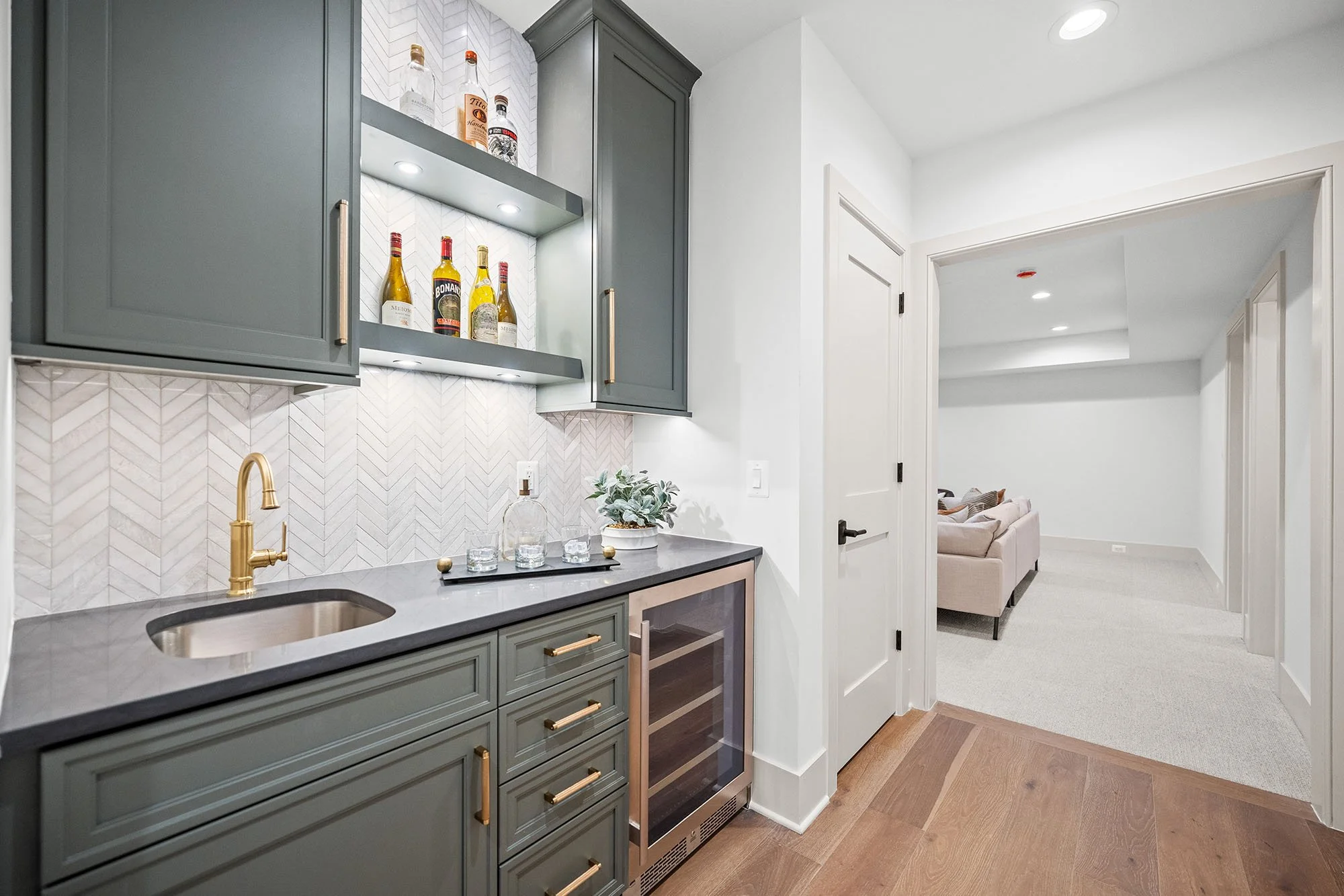 2133-n-oakland-st-basement-wet-bar.jpg