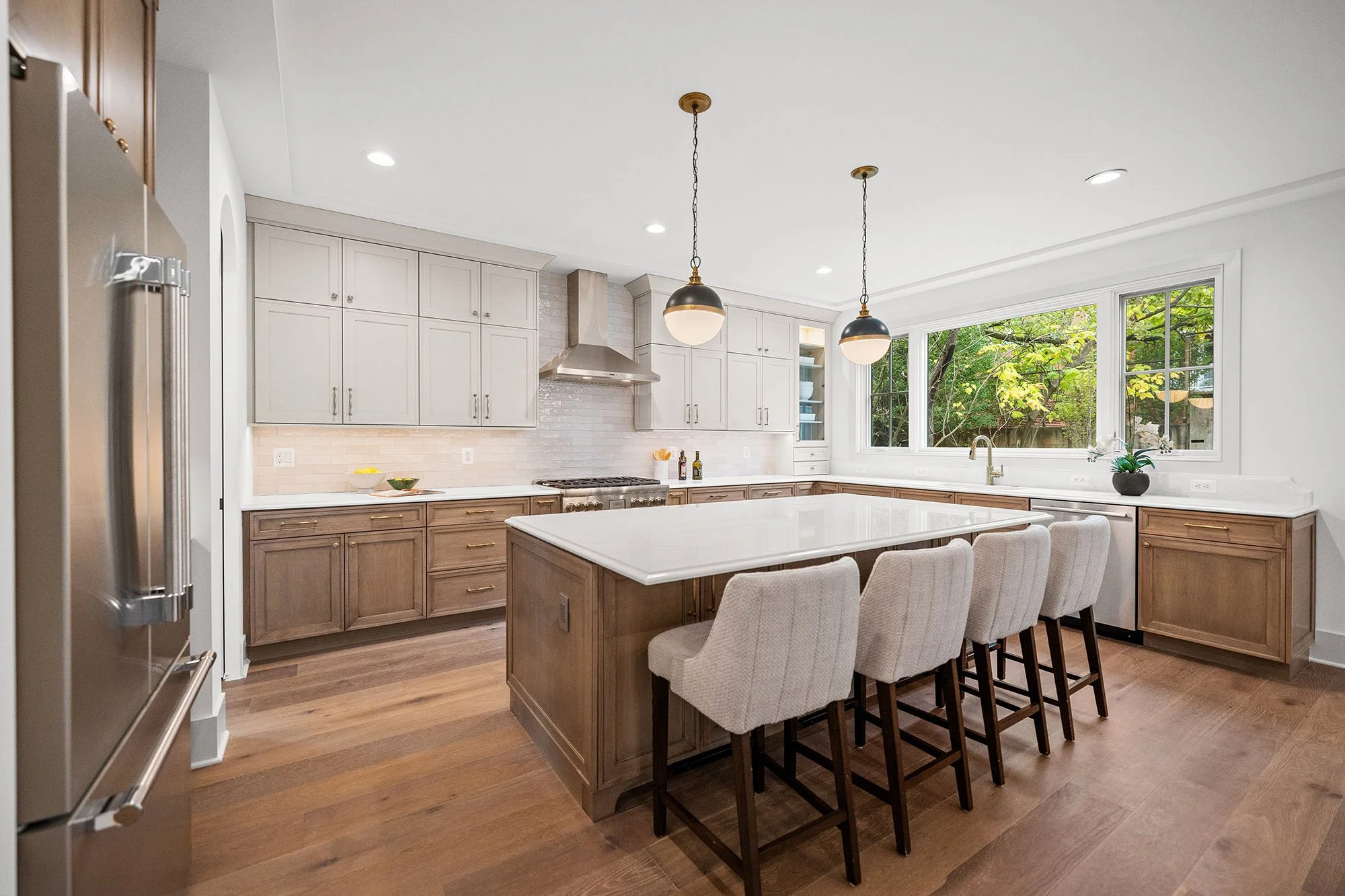 2133-n-oakland-st-kitchen-island.jpg