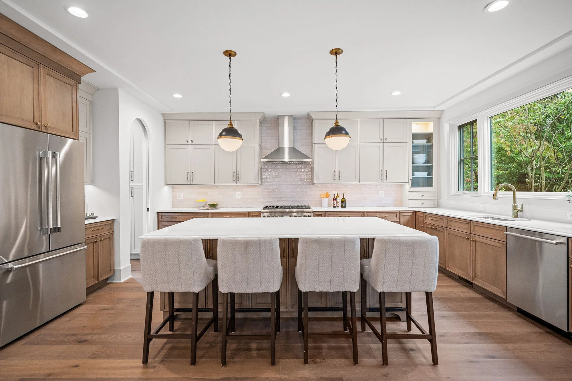 2133-n-oakland-st-kitchen-island-2.jpg