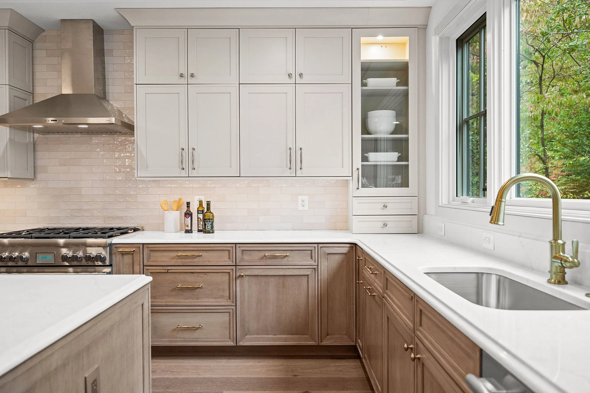 2133-n-oakland-st-kitchen-sink.jpg