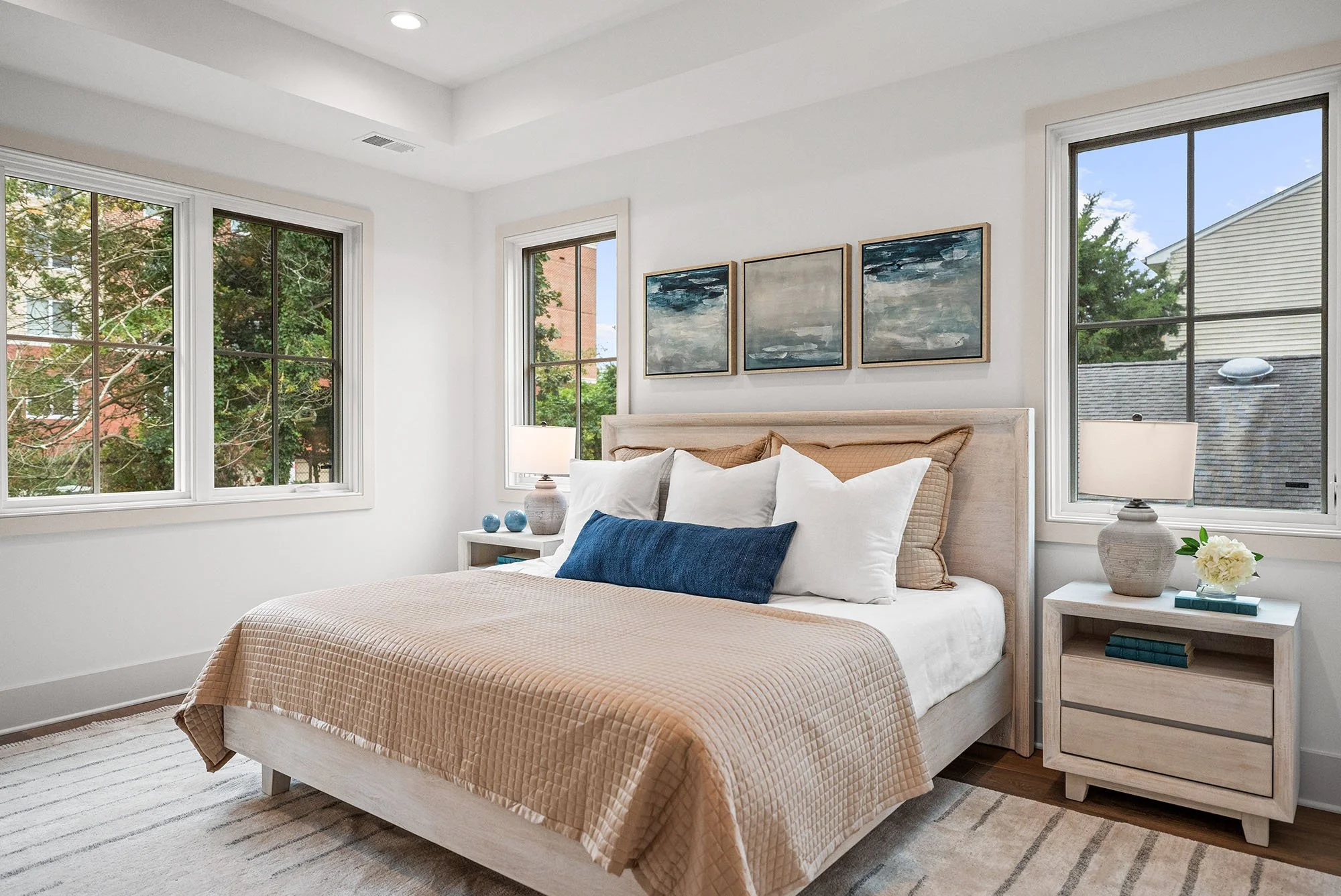 2133-n-oakland-st-primary-bed-close.jpg