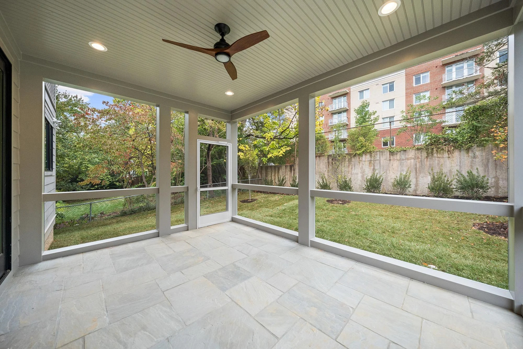 2133-n-oakland-st-screened-porch.jpg