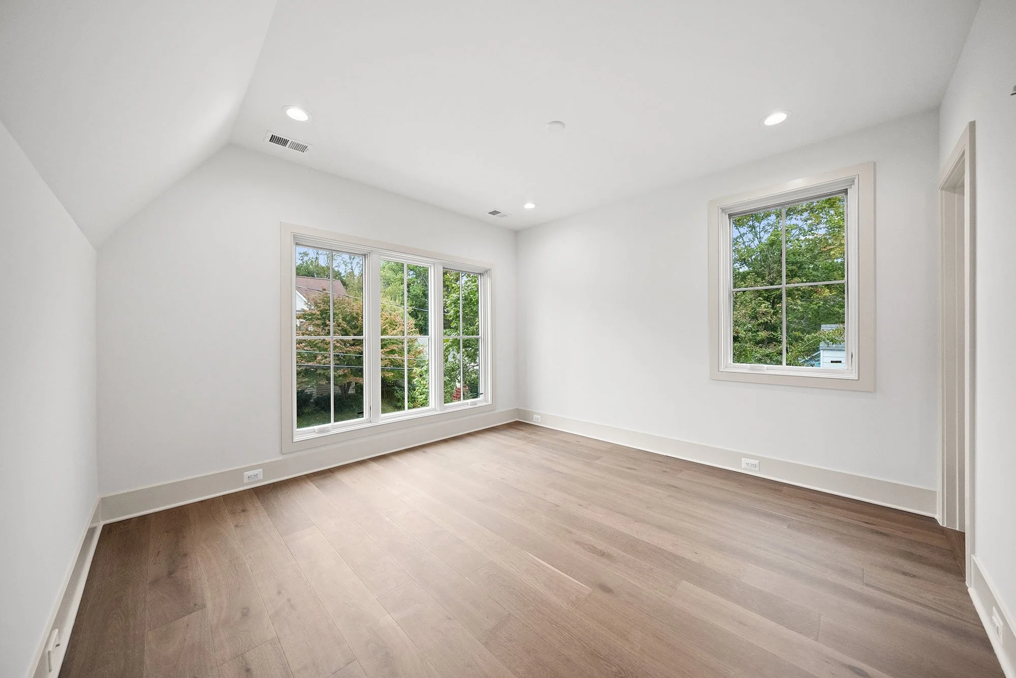 2133-n-oakland-st-secondary-bed-3.jpg