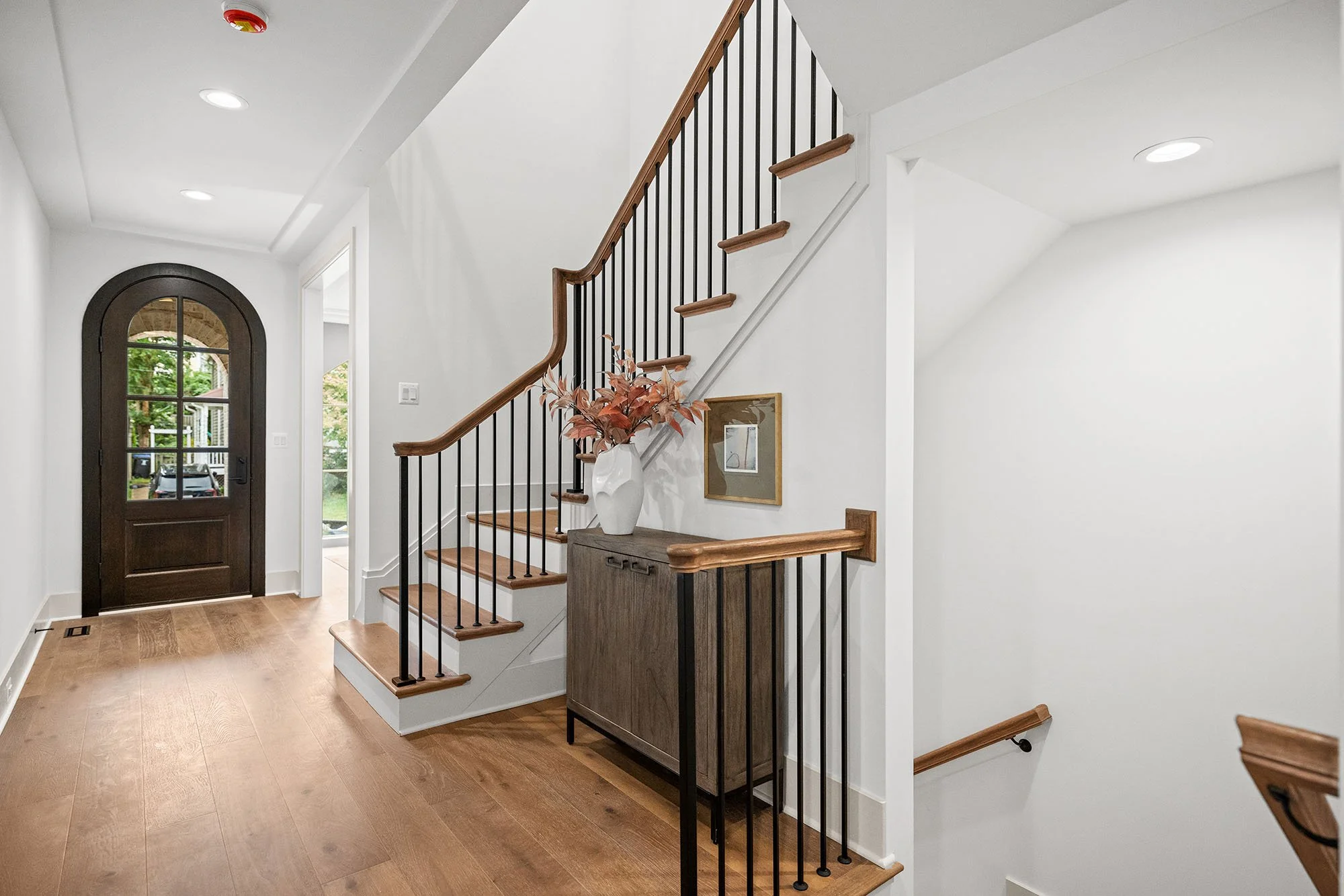 2133-n-oakland-st-stairs.jpg