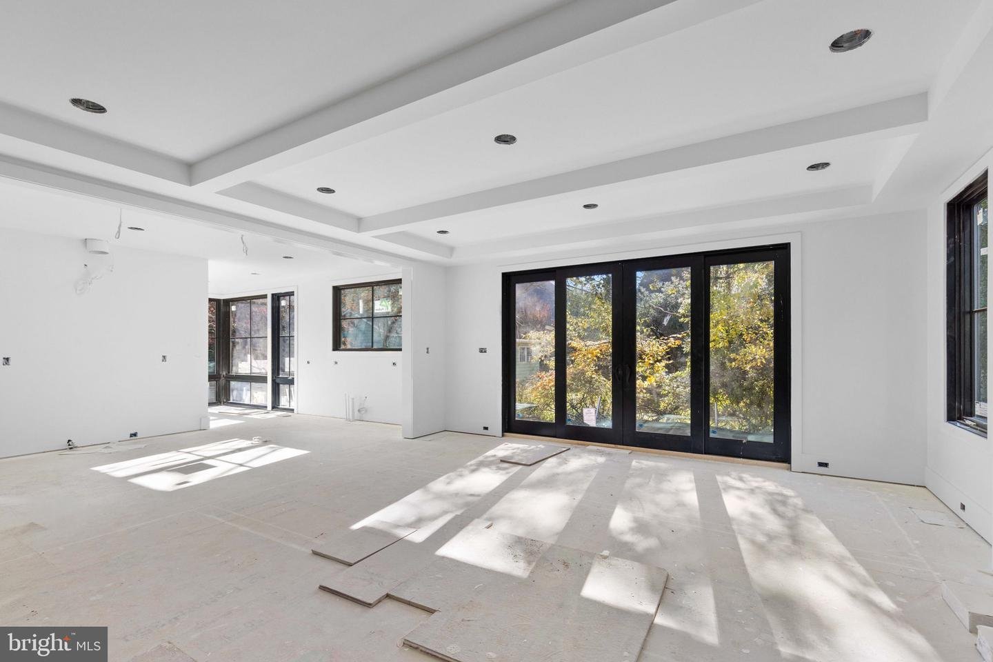 5206-12th-street-n-living-room.jpg