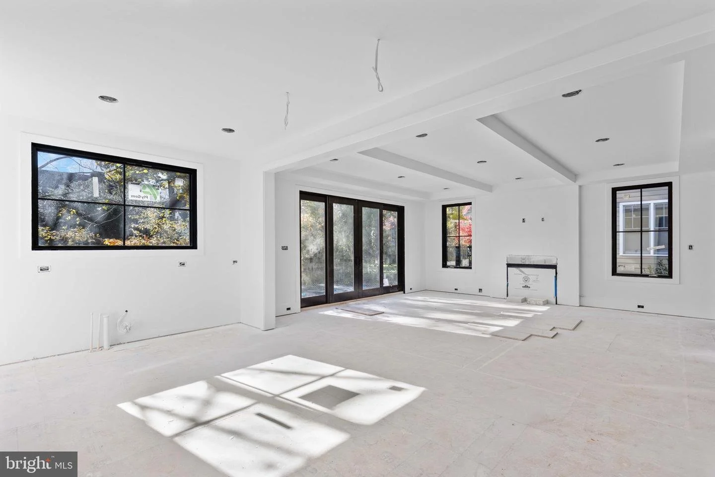 5206-12th-street-n-living-dining.jpg