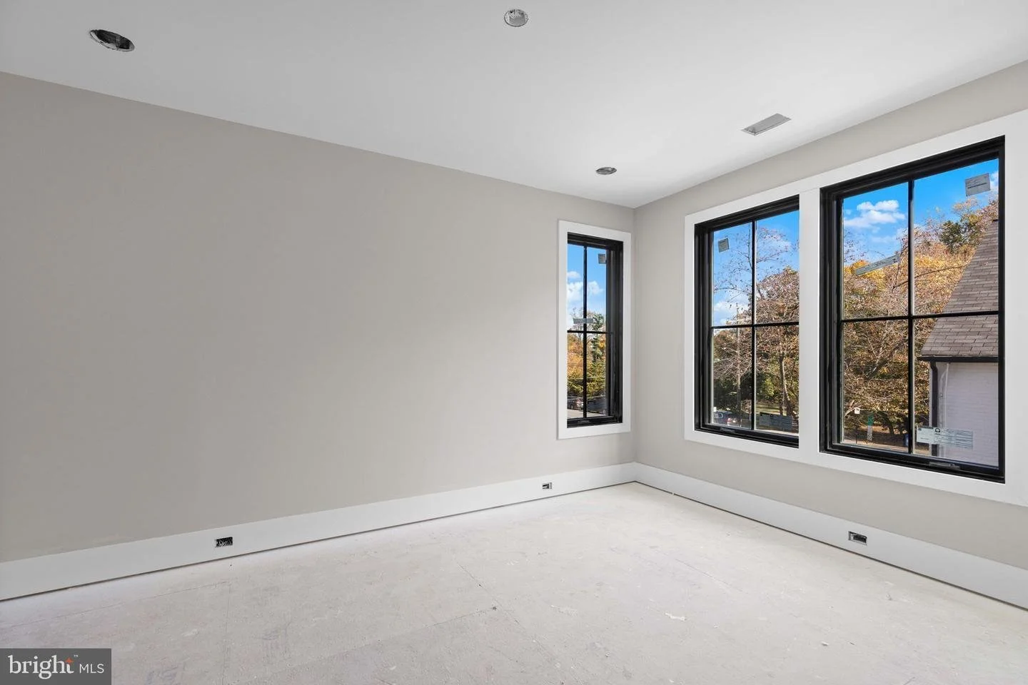 5206-12th-street-n-additional-bed.jpg