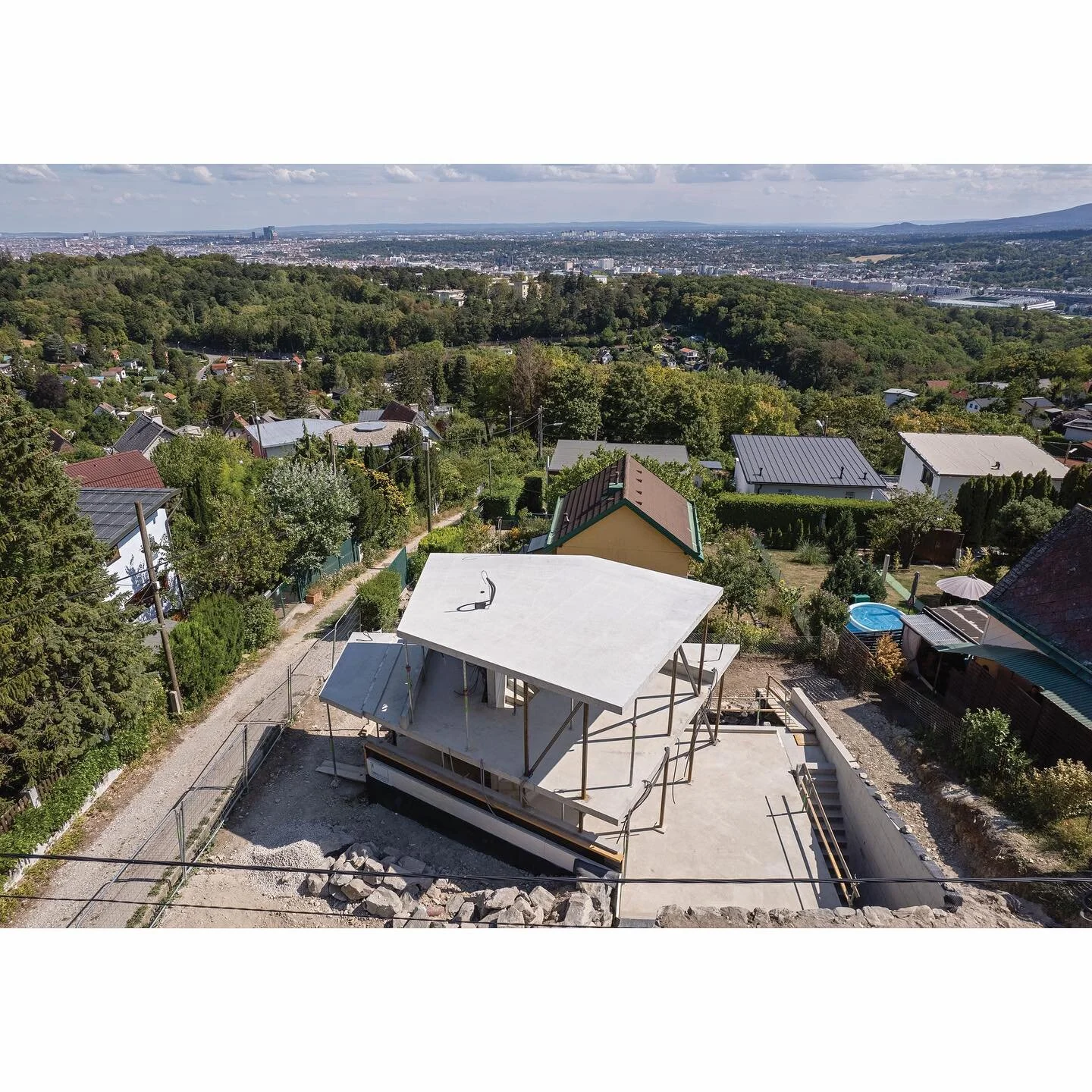 .
&bdquo;JANNA&ldquo;

Kleingartenhaus, Wien, 2022

in progress 5/6

Foto: @maximilian.haidacher 
.
.
.
.
.
#allcoloursarchitecture #builtarchitecture 
.

#architecture #instarchitecture #archdaily #dezeen #architags #archilife #divisare #architectur