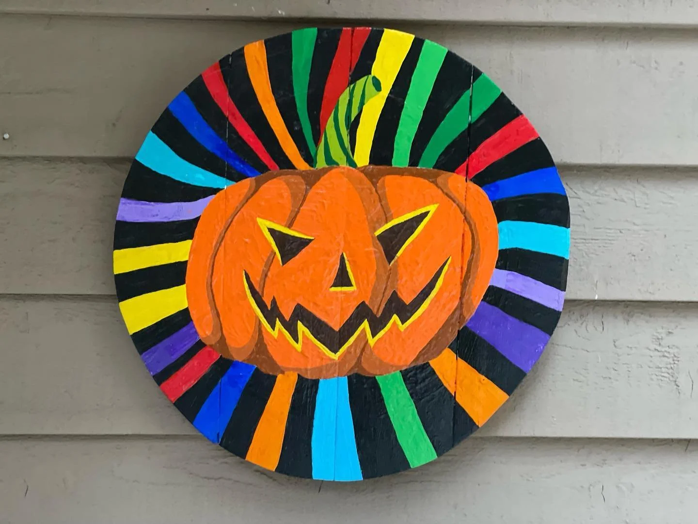 I screwed up this #peacesign, so i just tirned it in to a #Halloween decoration🤗😕🎃