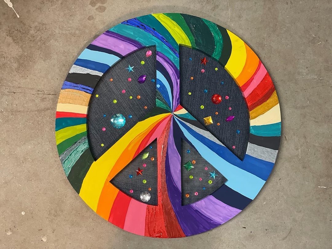 Peace sign, hot off the press, $80. Reclaimed plywood, acrylic paint, an old pair of denim jeans and some of my daughters fake gems! it's 21&quot; in diameter. Peace ✌️#peacesign #art #peaceofartdecor