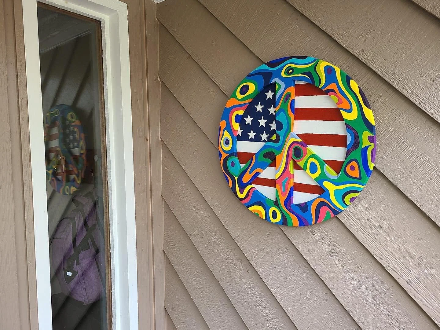 It&rsquo;s always nice when one of the #peacesigns find a good home! #peaceofart #peaceofartdecor #peace #art #hippieart