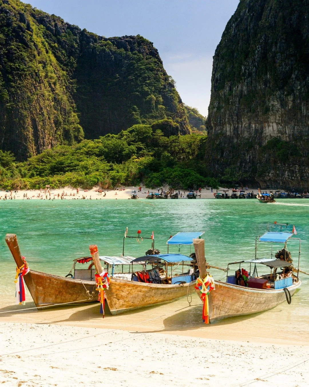 Golden temples at sunrise. Longtail boats cutting through emerald water. Lush jungle backdrops giving way to five-star beachfront serenity.

Thailand is a study in contrast in the most beautiful way. Spiritual and vibrant. Serene and electric. Effort