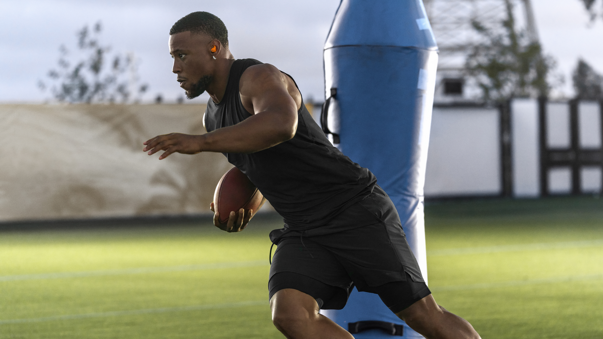 TSIYE_SAQUON BARKLEY_POWERBEATS FIT_494B_SPARK ORANGE_5729_F1_RGB_16x9.png