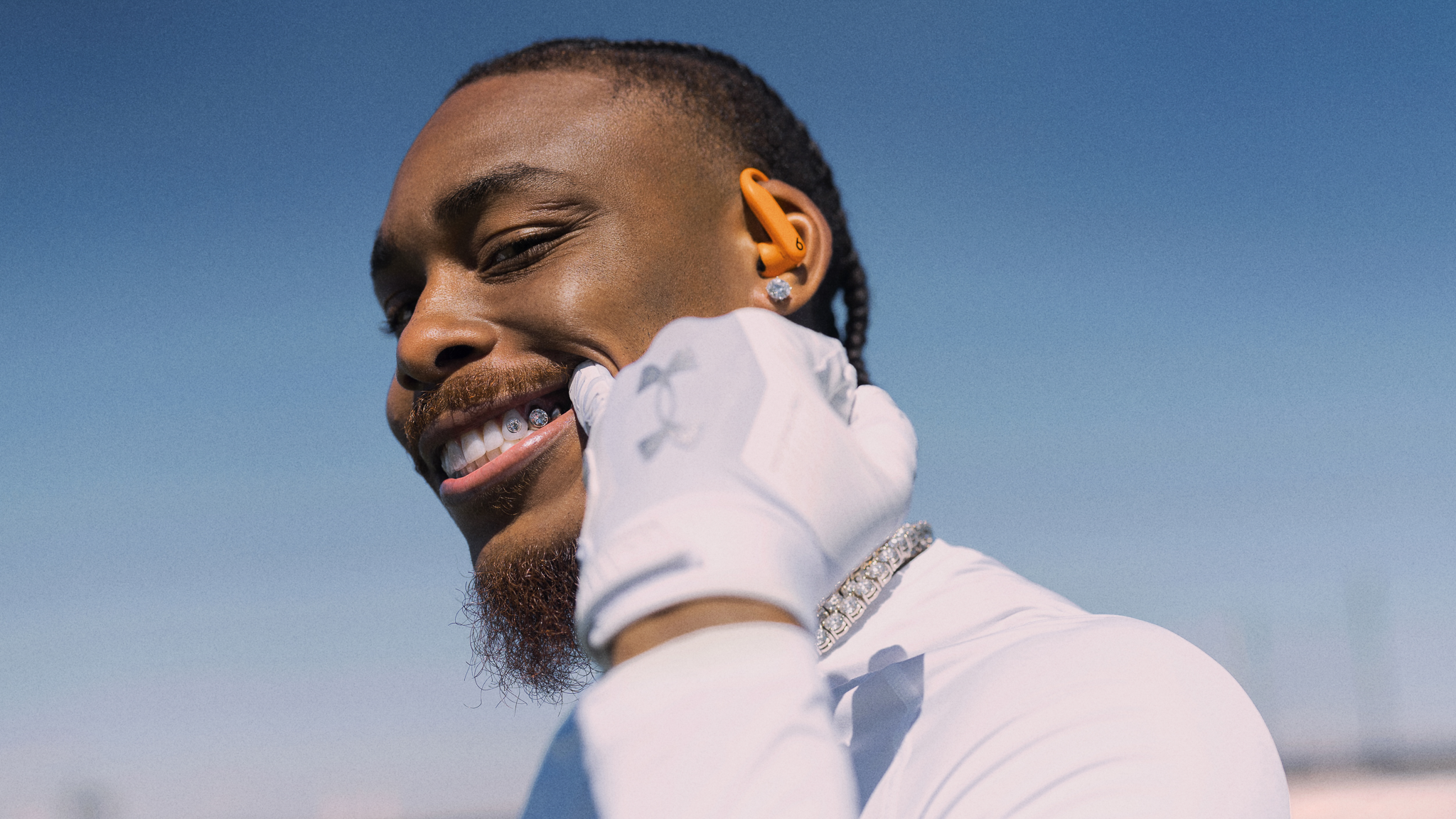 TSIYE_JUSTIN JEFFERSON_POWERBEAT PRO 2_498_SPARK ORANGE_7217_D2_RGB_16x9.png