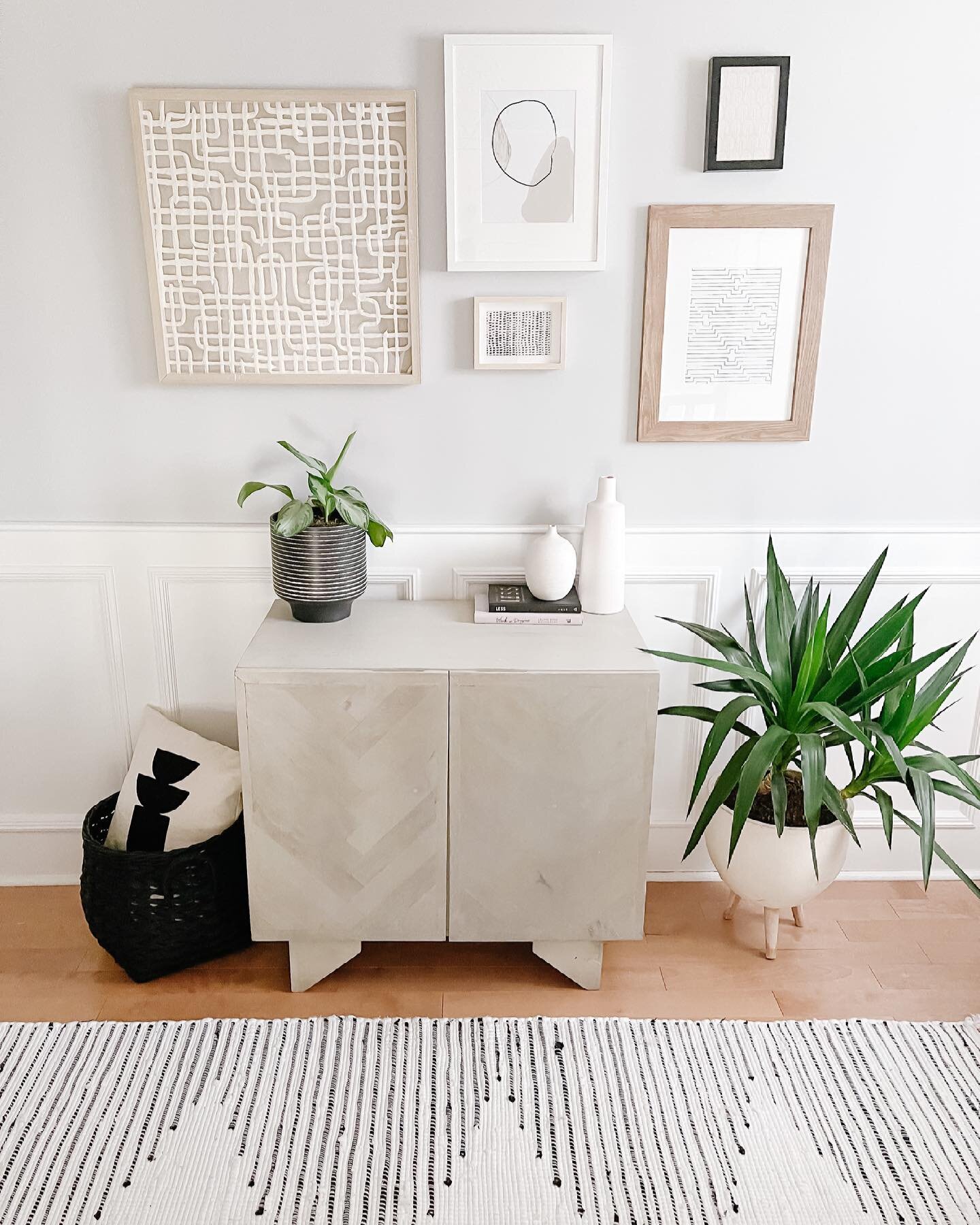 Raise your hand if you&rsquo;ve ever been personally victimized by in-cohesive home decor 🙋&zwj;♀️

Don&rsquo;t be shy - you&rsquo;re not alone! I have too. 

But as I&rsquo;ve gotten to understand my design aesthetic better I&rsquo;ve found my deco
