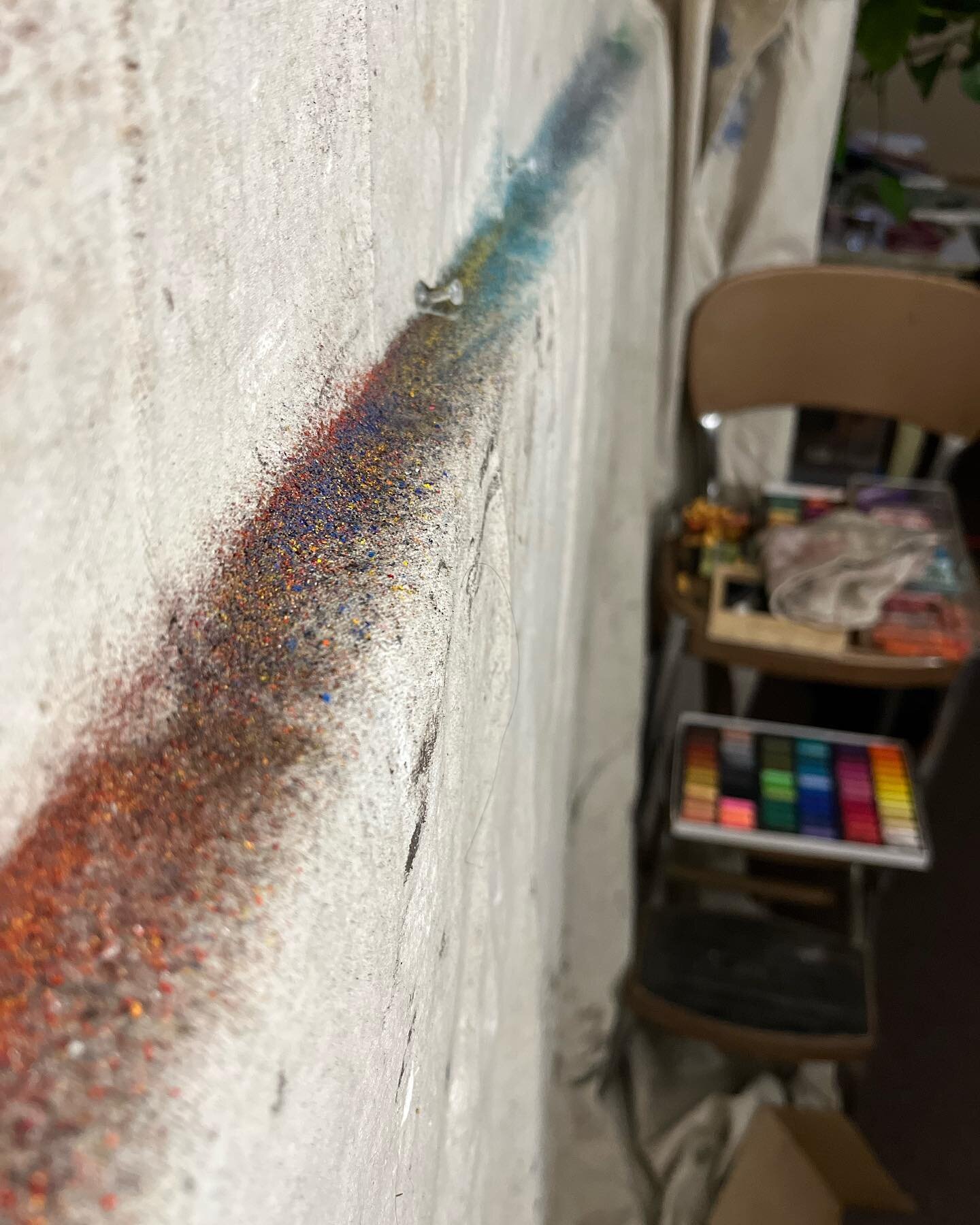 When midway through a drawing and I look down. All the grains of color that have fallen away.

#experimentsindrawing #pastel #sketches