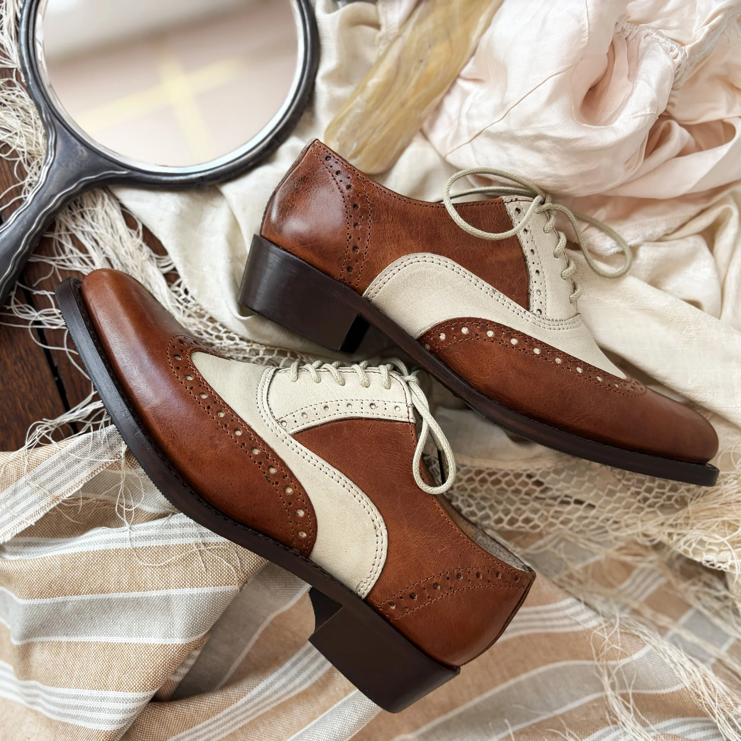 wingtip_two_tone_oxford_ladies4.jpg