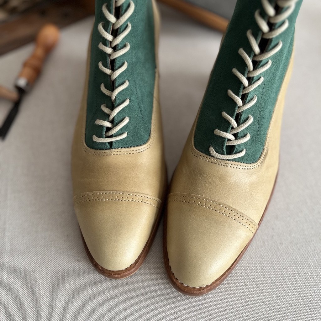 IMPERFECT BEAUTIES Camomile leather and Emerald Green suede Two-tone Pointy toe boots. Early sample.