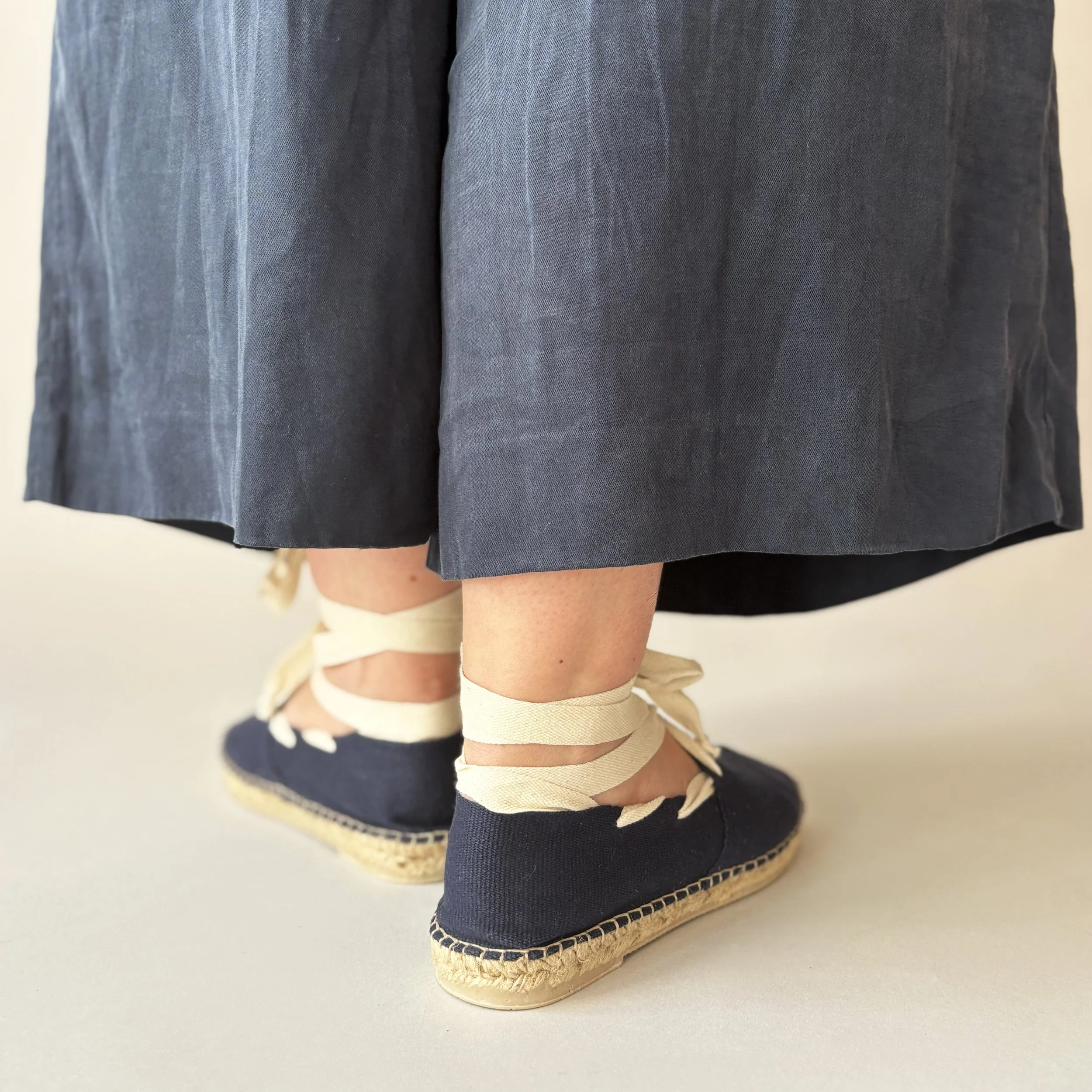 espadrilles_modelled_photoshoot_darkblue5.jpg