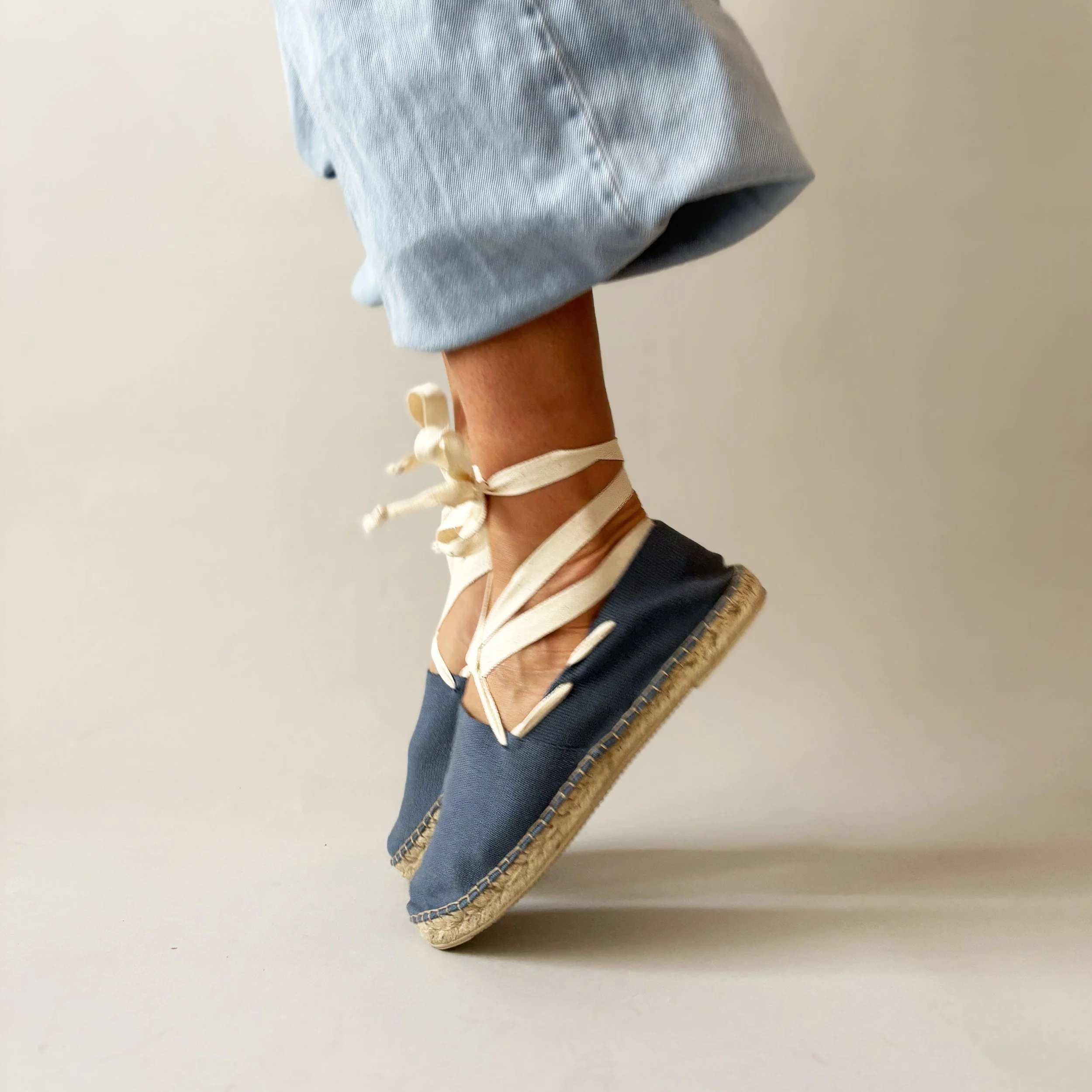 espadrilles_modelled_photoshoot_lighblue.jpg