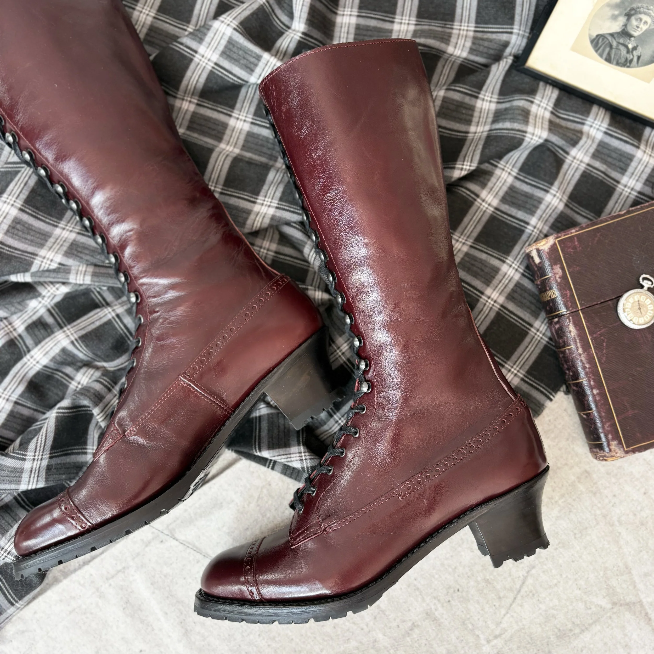 1930s Tall Ladies Lace Up Boots in Bordeaux