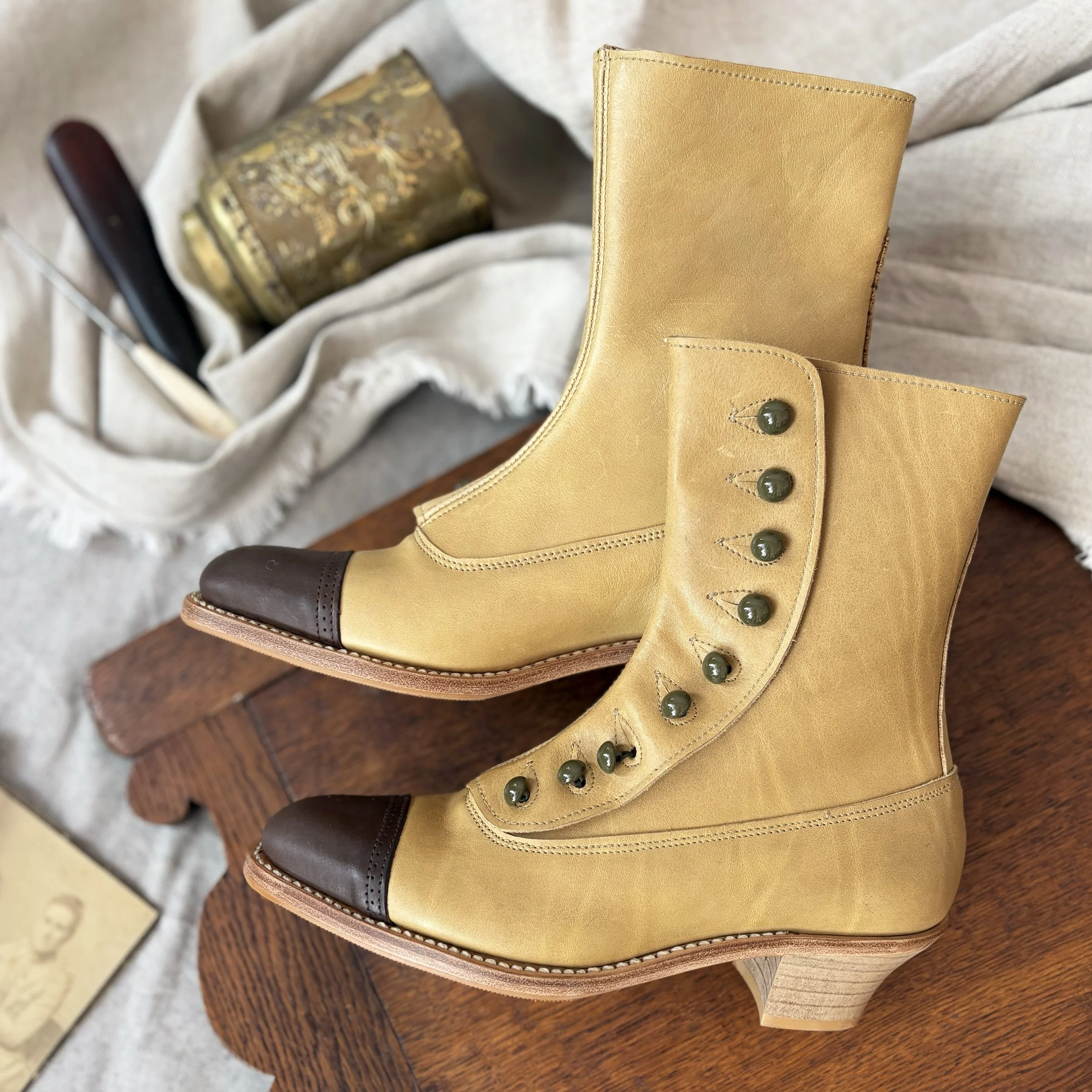 buttonboots_camomile_darkestbrown4.jpg
