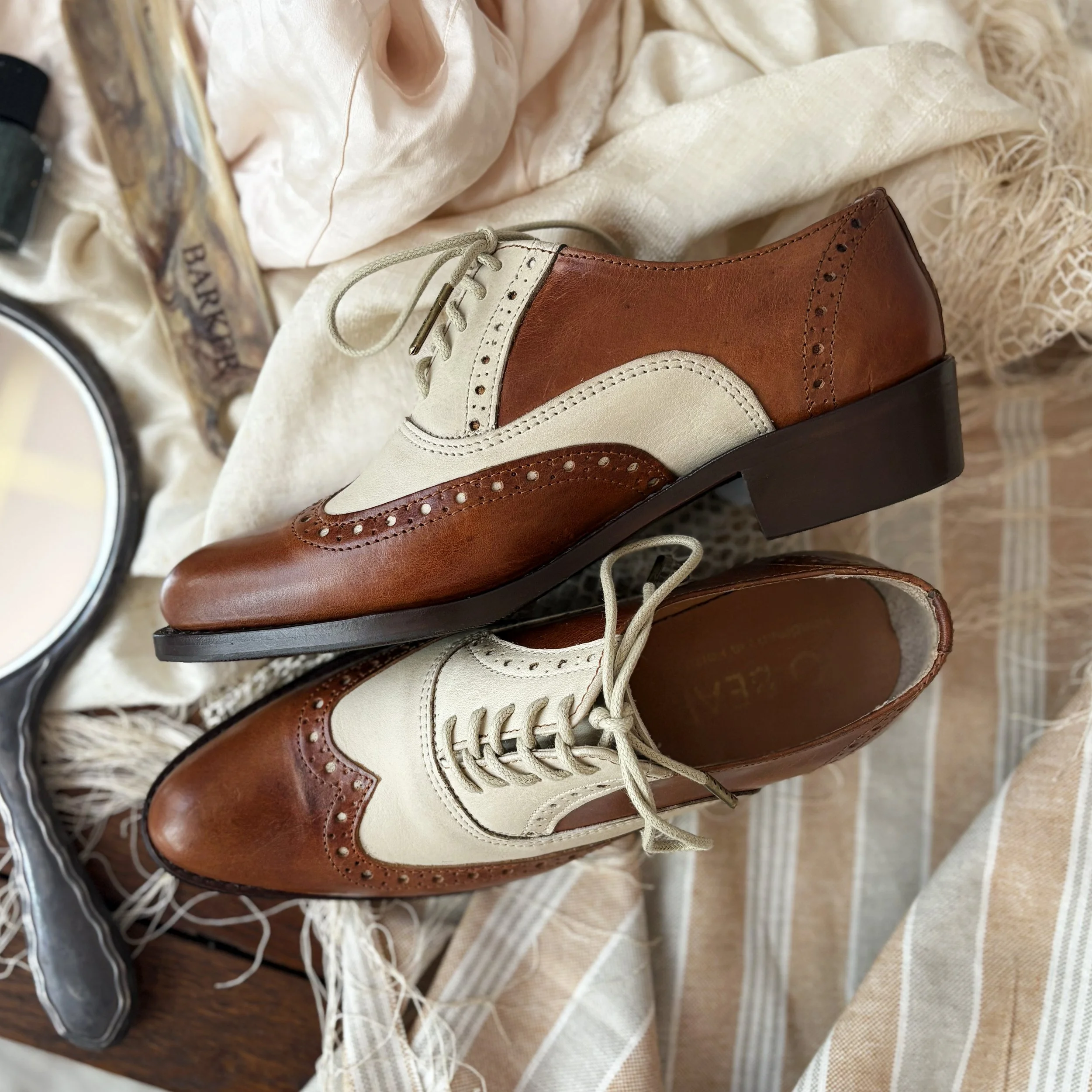 wingtip_two_tone_oxford_ladies6.jpg