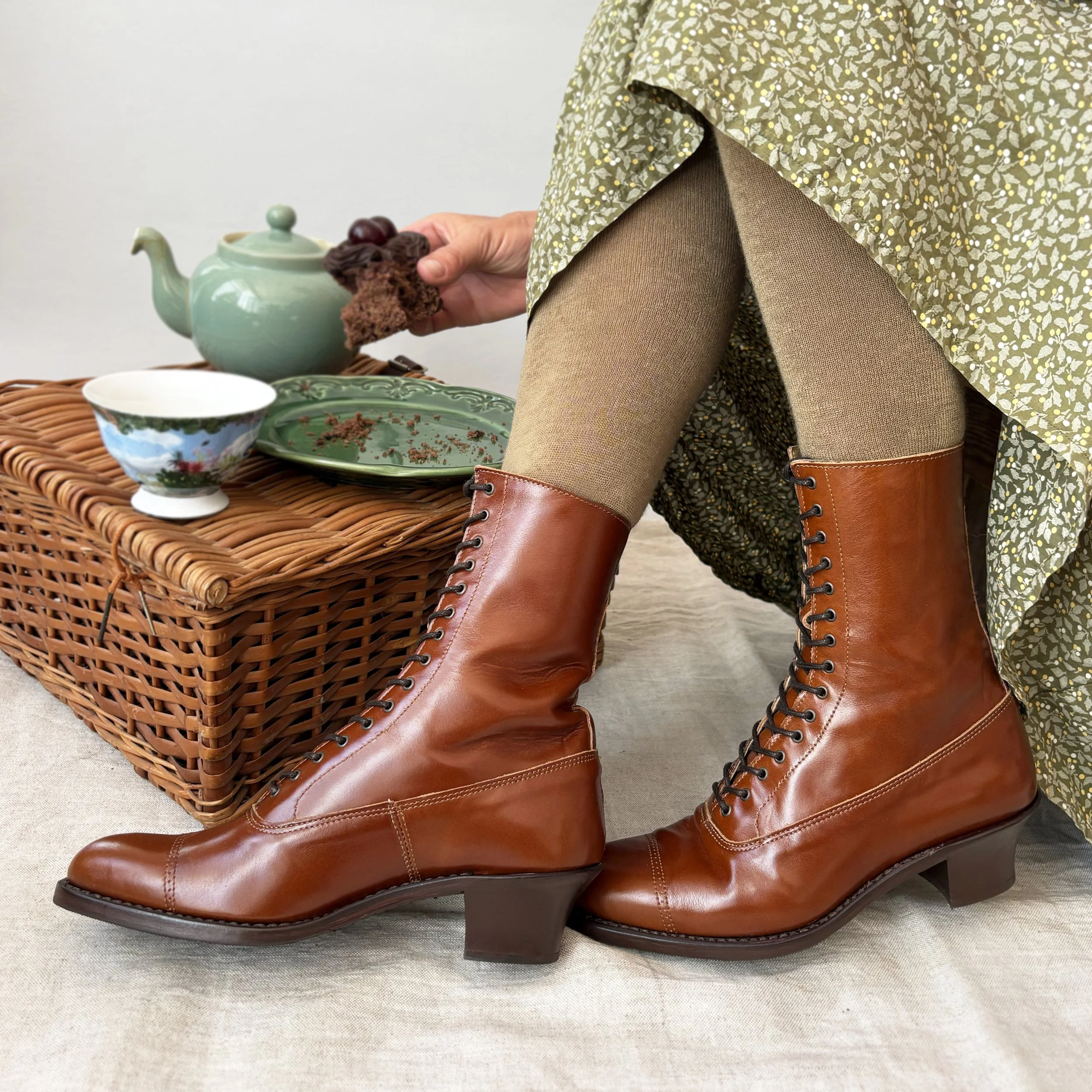 Whiskey Edwardian Pointy toe Lace up Boots