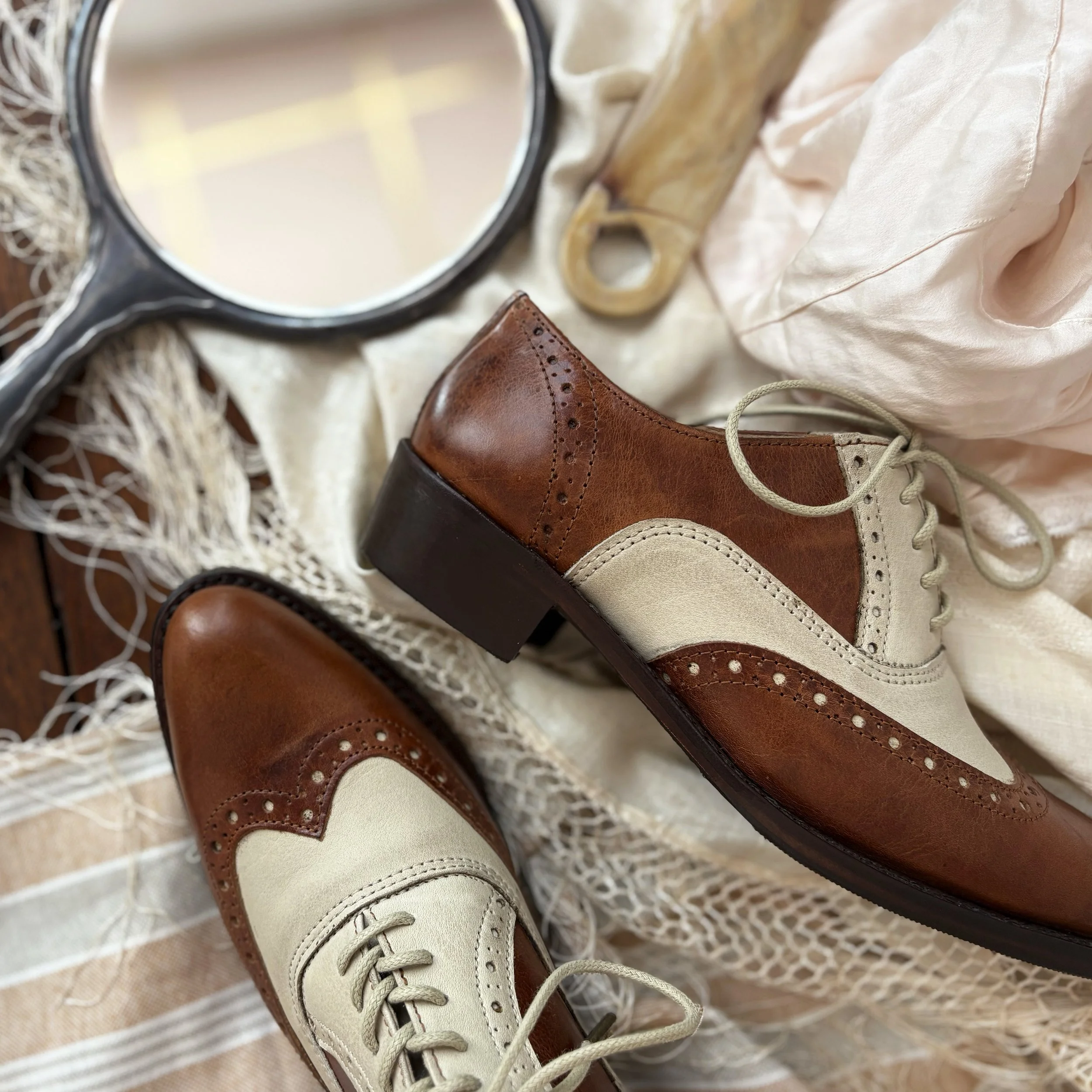 wingtip_two_tone_oxford_ladies3.jpg