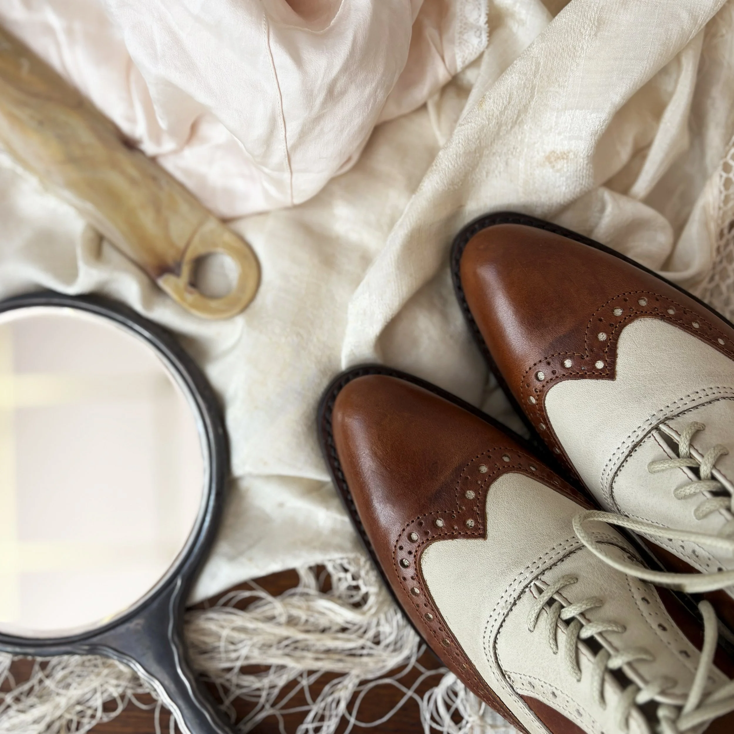 wingtip_two_tone_oxford_ladies2.jpg