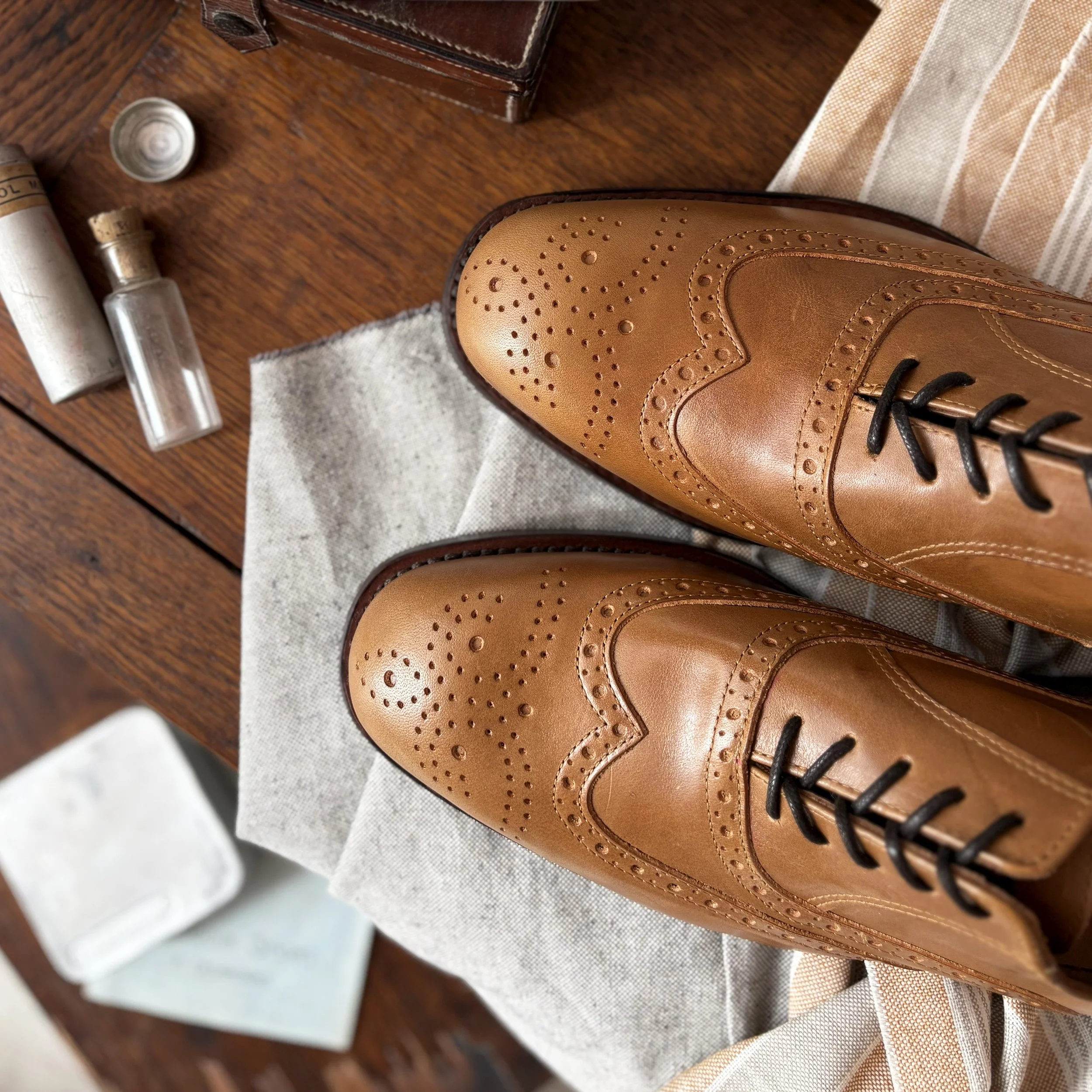 wing_tip_brogues_oxford_shoes_tan_5.jpg