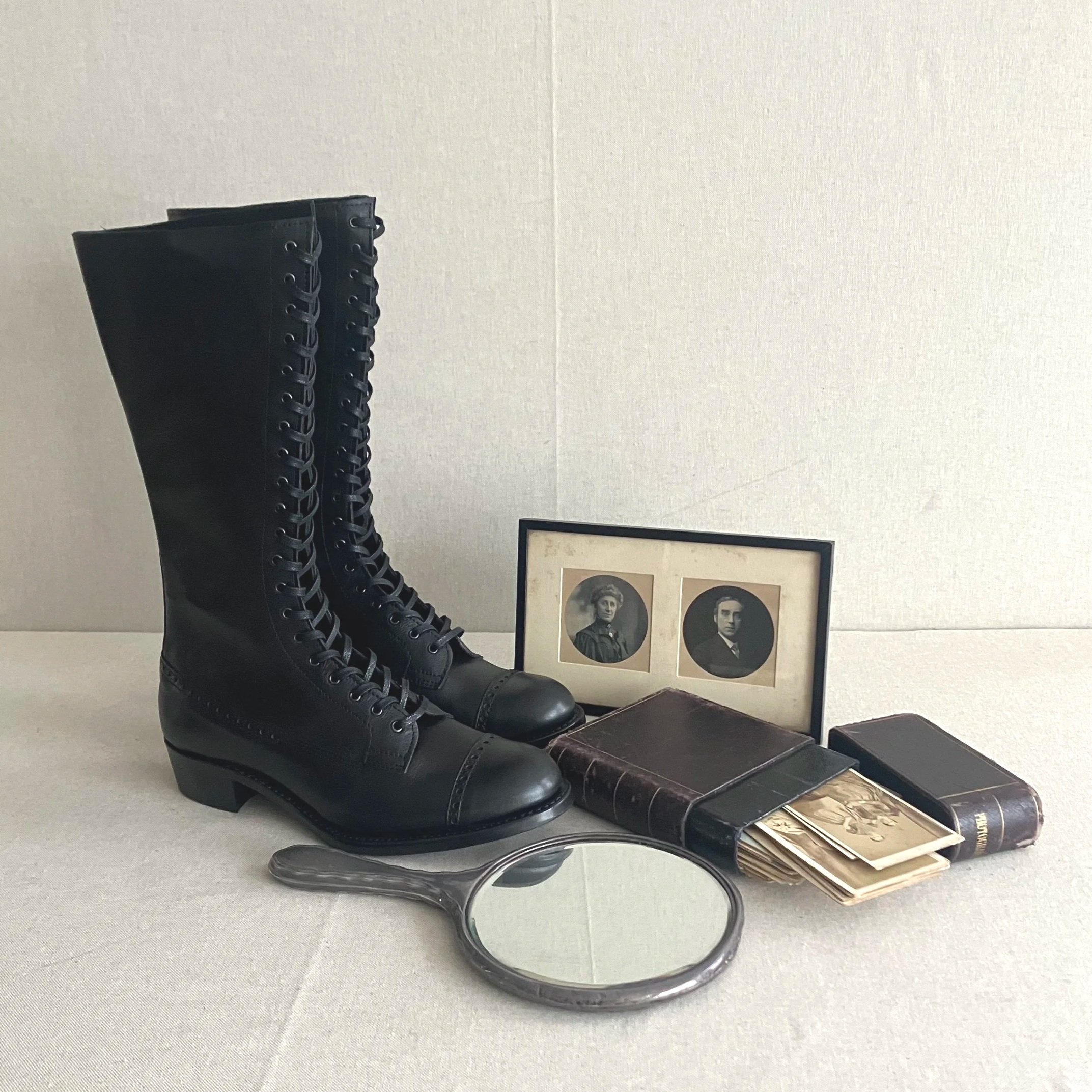 1930s Tall Ladies Lace up Boots in Black