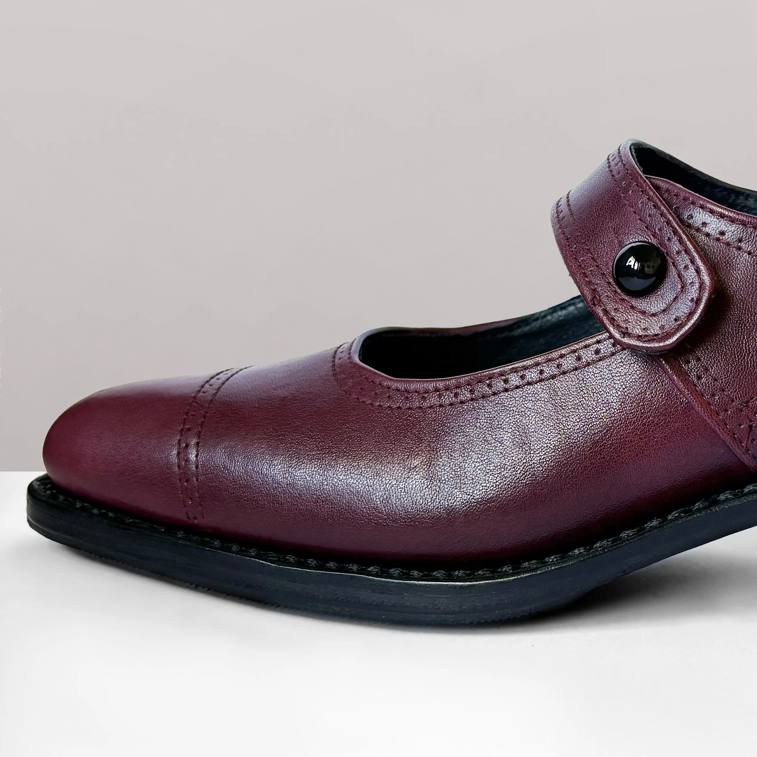1920_maryjane_curvedheel_productshot2.jpg