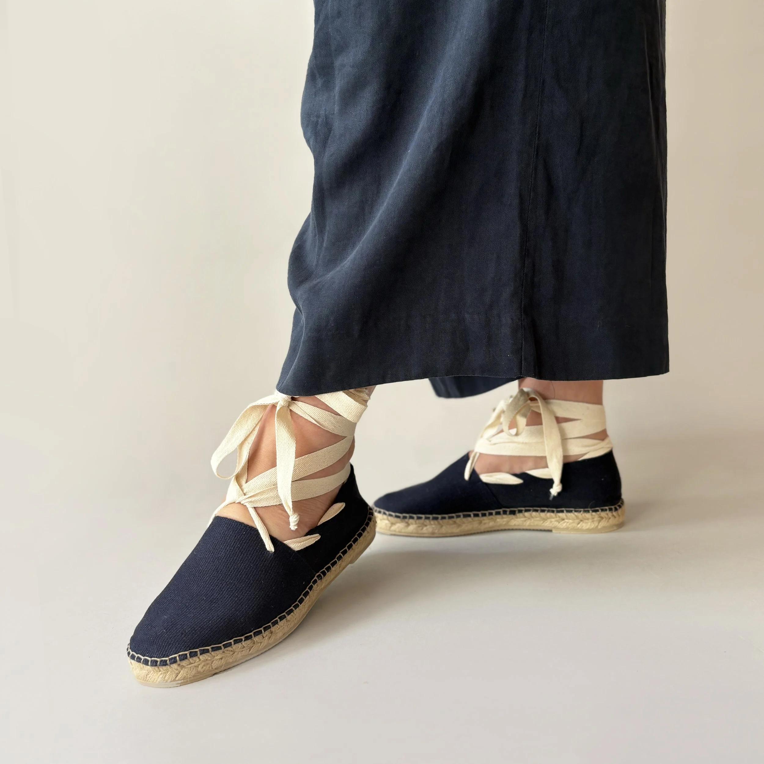 espadrilles_modelled_photoshoot_darkblue4.jpg