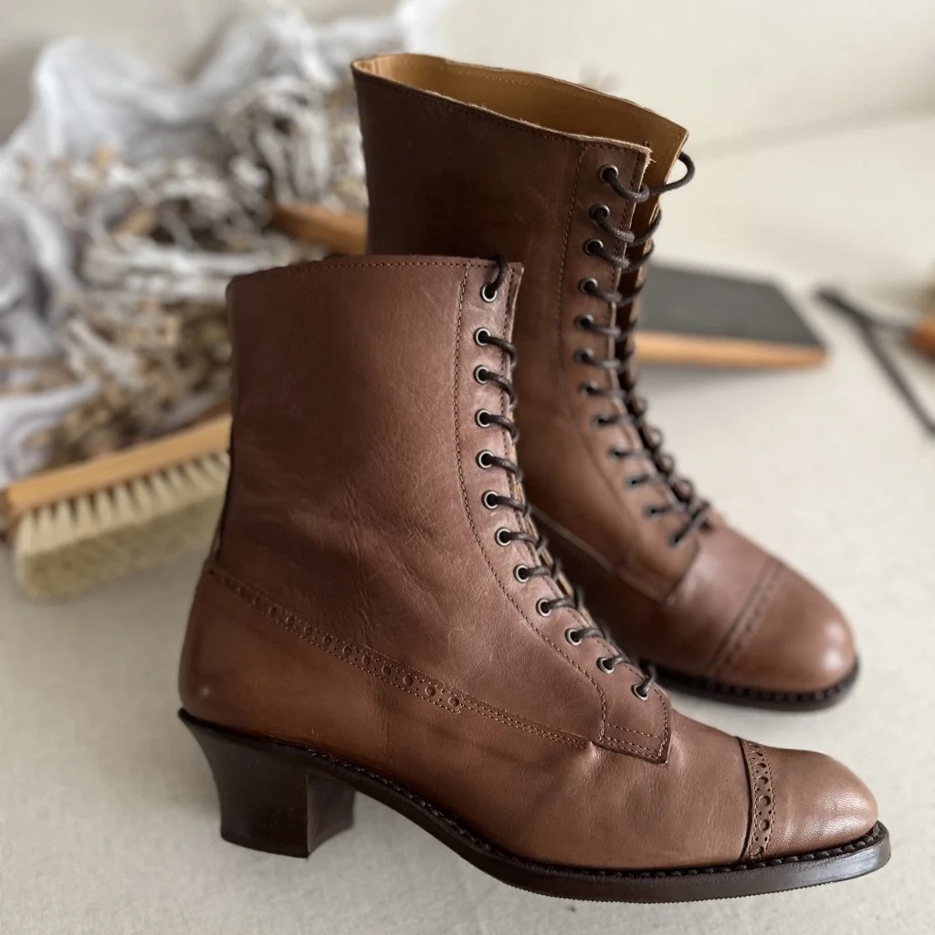 IMPERFECT BEAUTIES:  Mid Brown Round toe Victorian Walking boots