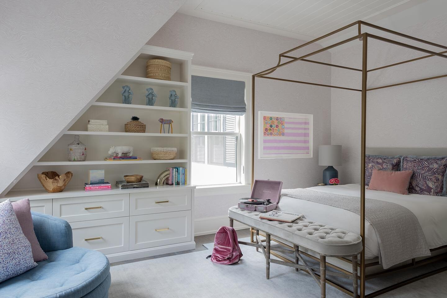 In each of the three teenage girls&rsquo; rooms that we designed in this home we created custom built-ins to display favorite books and accessories and for storage. A place for everything and everything in its place.

#dagdesignboston 
📷 @michaeljle