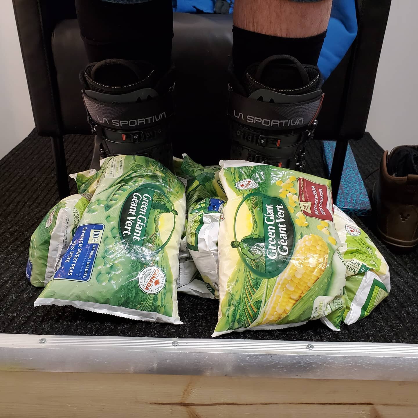 Can't go wrong with some good old peas and corn. #gogreen
#bootfitting #lasportivavega #keepitsimple #skitouring