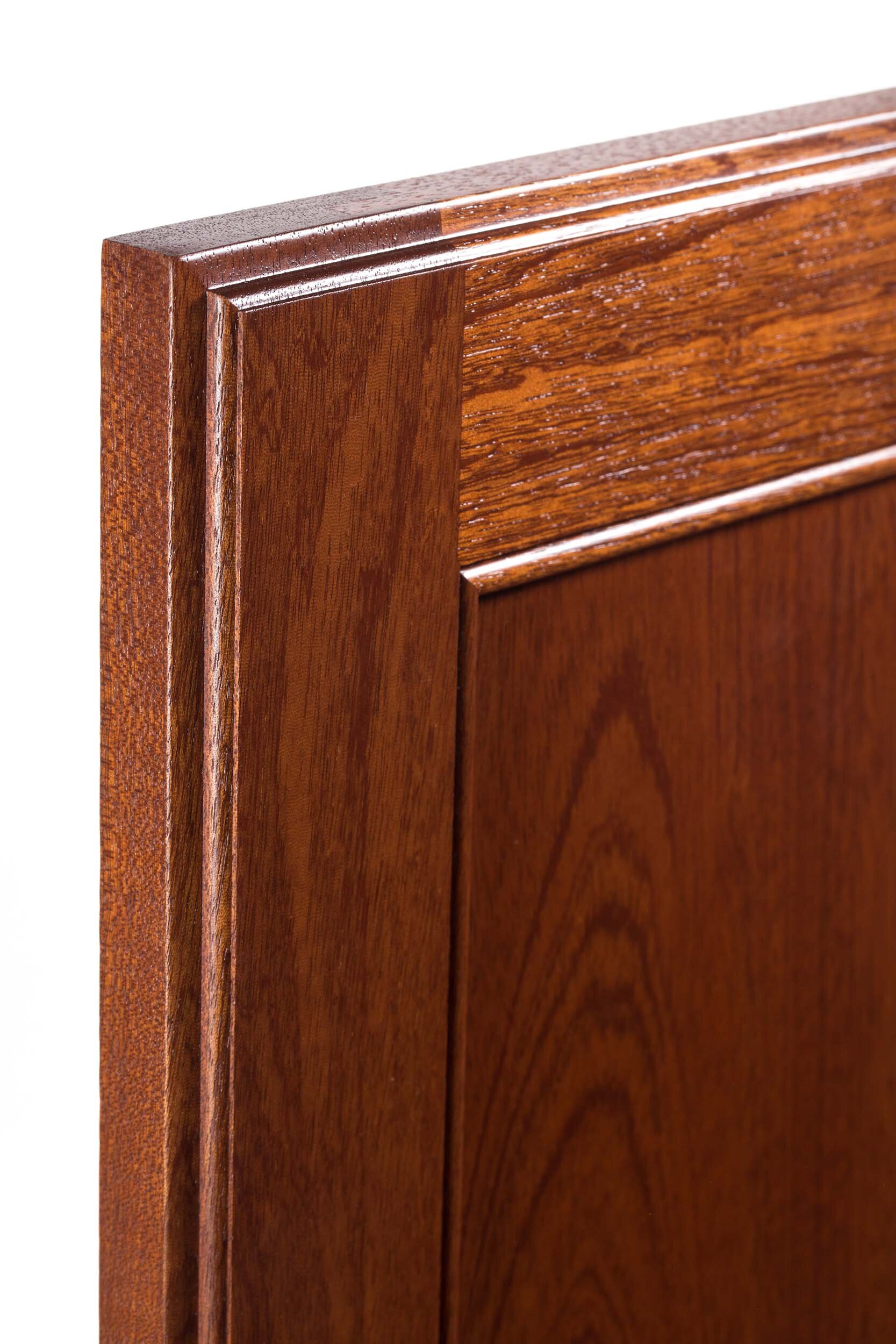 Detail View of Bennington in Honey Mahogany