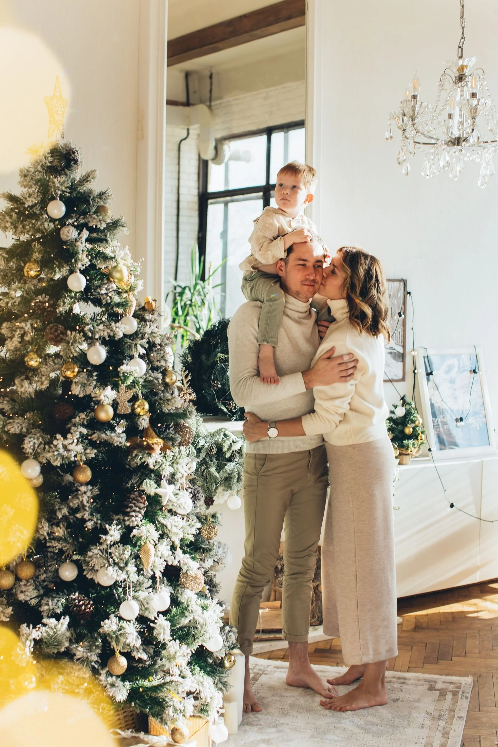Holiday Family Portrait Lighting: 7 Pro Techniques for 2026