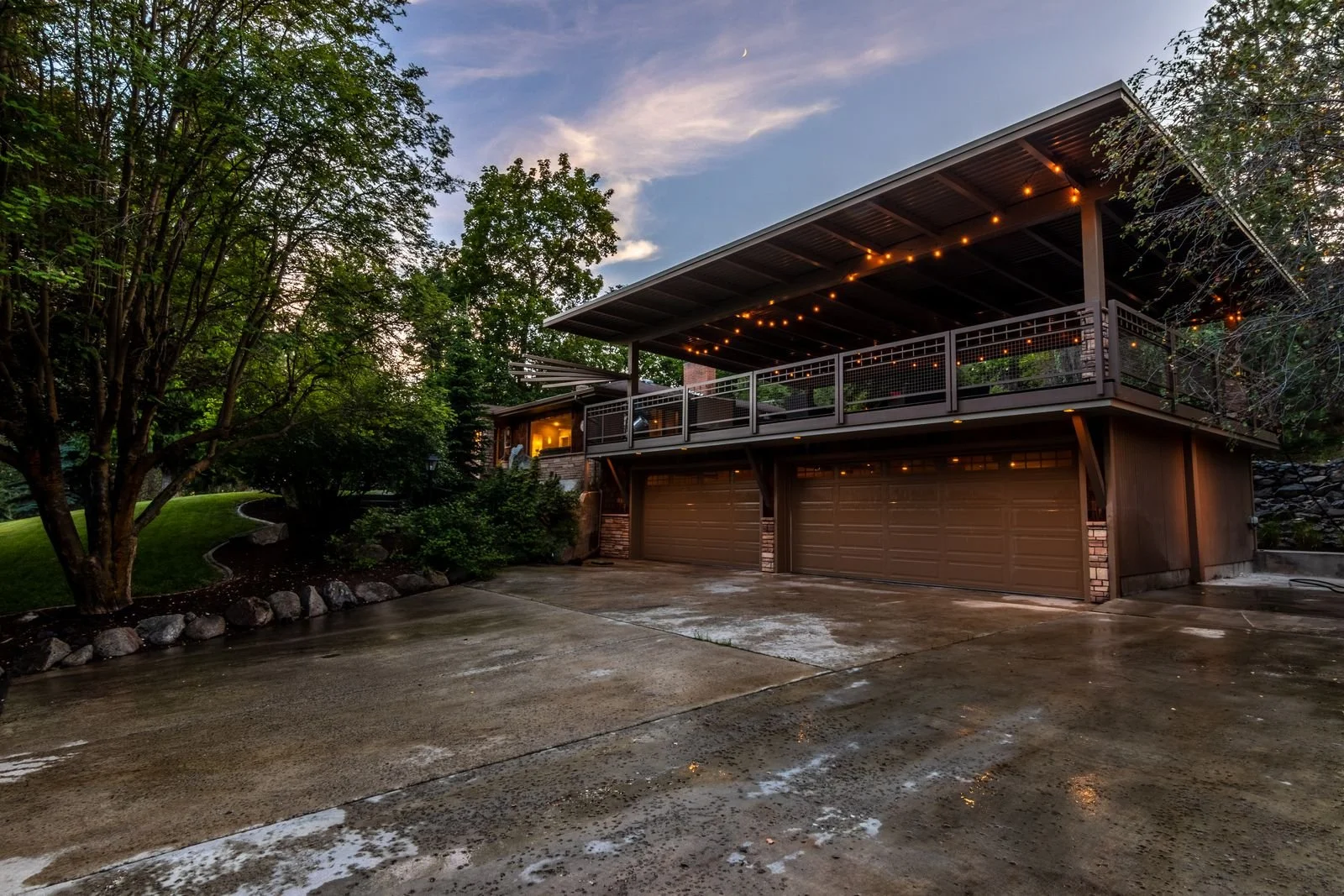 Twilight exterior of a modern Los Angeles home photographed for a real estate listing
