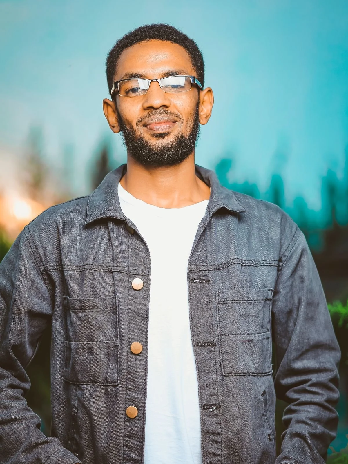 Smiling man in a denim jacket outdoors, the kind of clear, natural lead photo every Los Angeles dating profile needs
