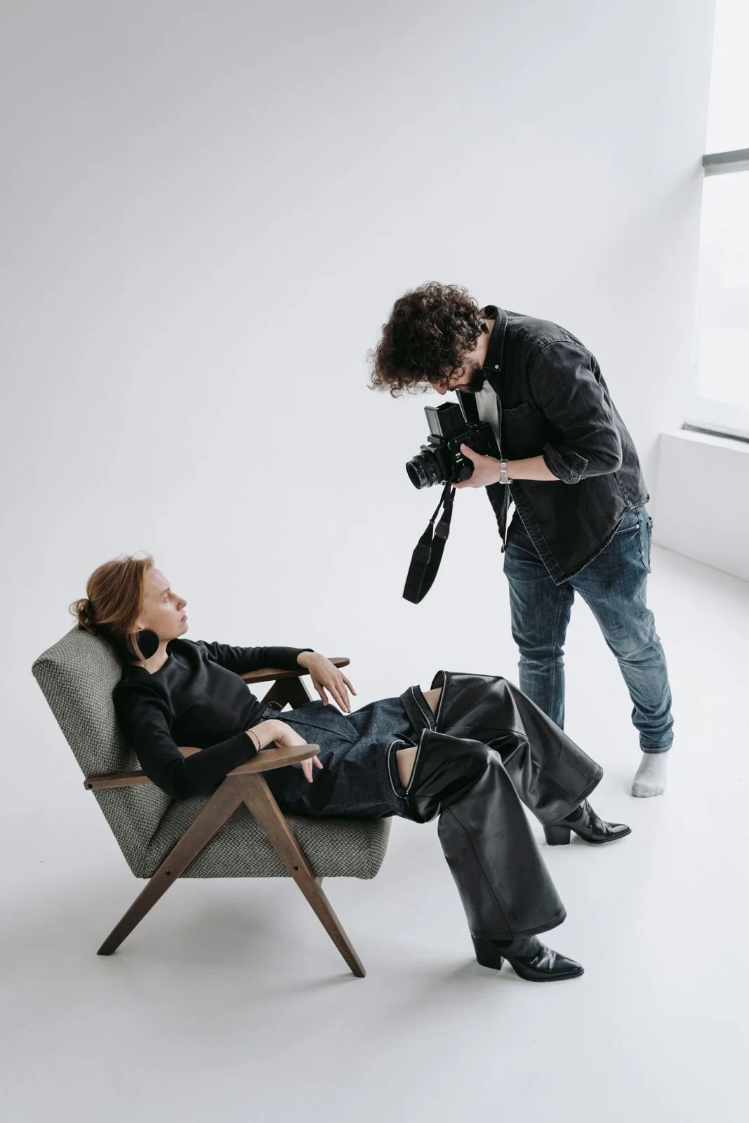 Photographer shooting an editorial studio portrait, photography licensing for commercial portrait shoots