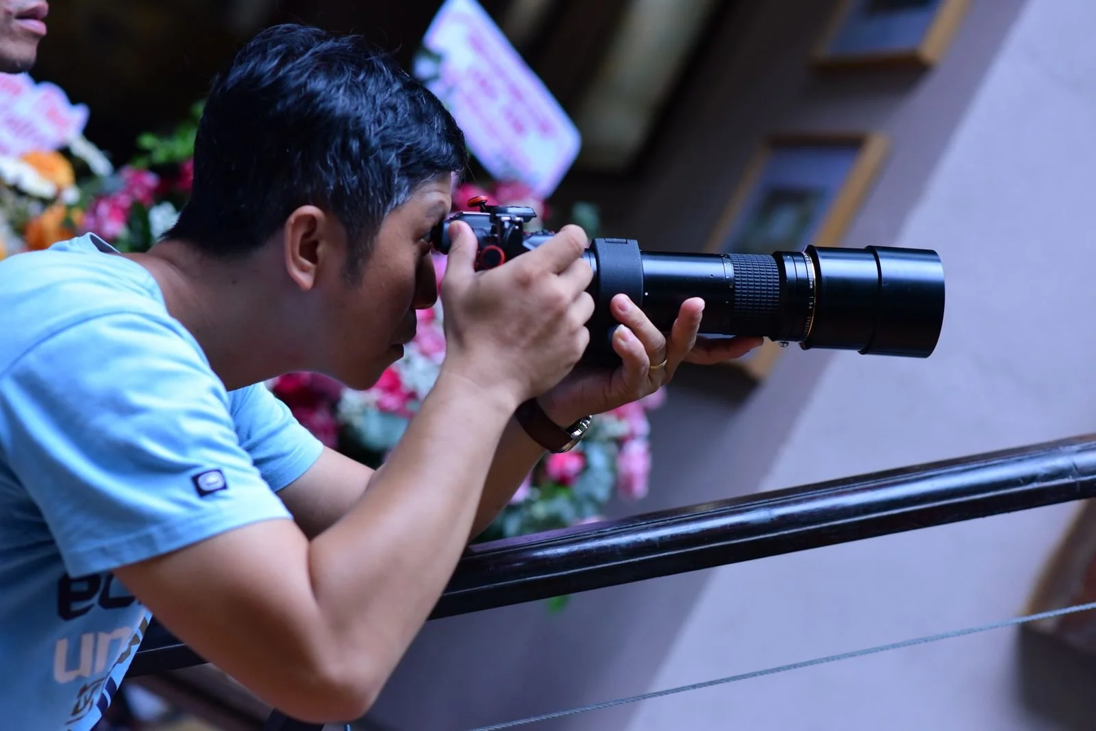 Experienced corporate photographer capturing moments at a business event with a telephoto lens