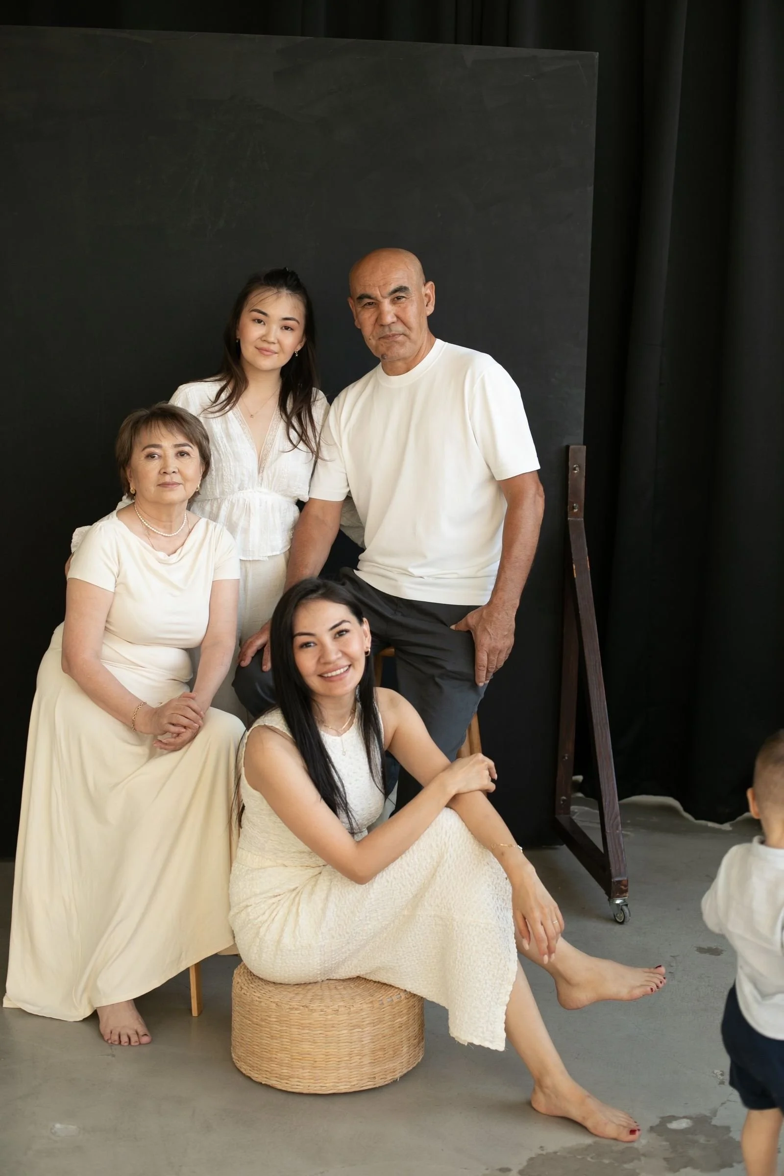 Multigenerational family portrait by a Los Angeles family photographer