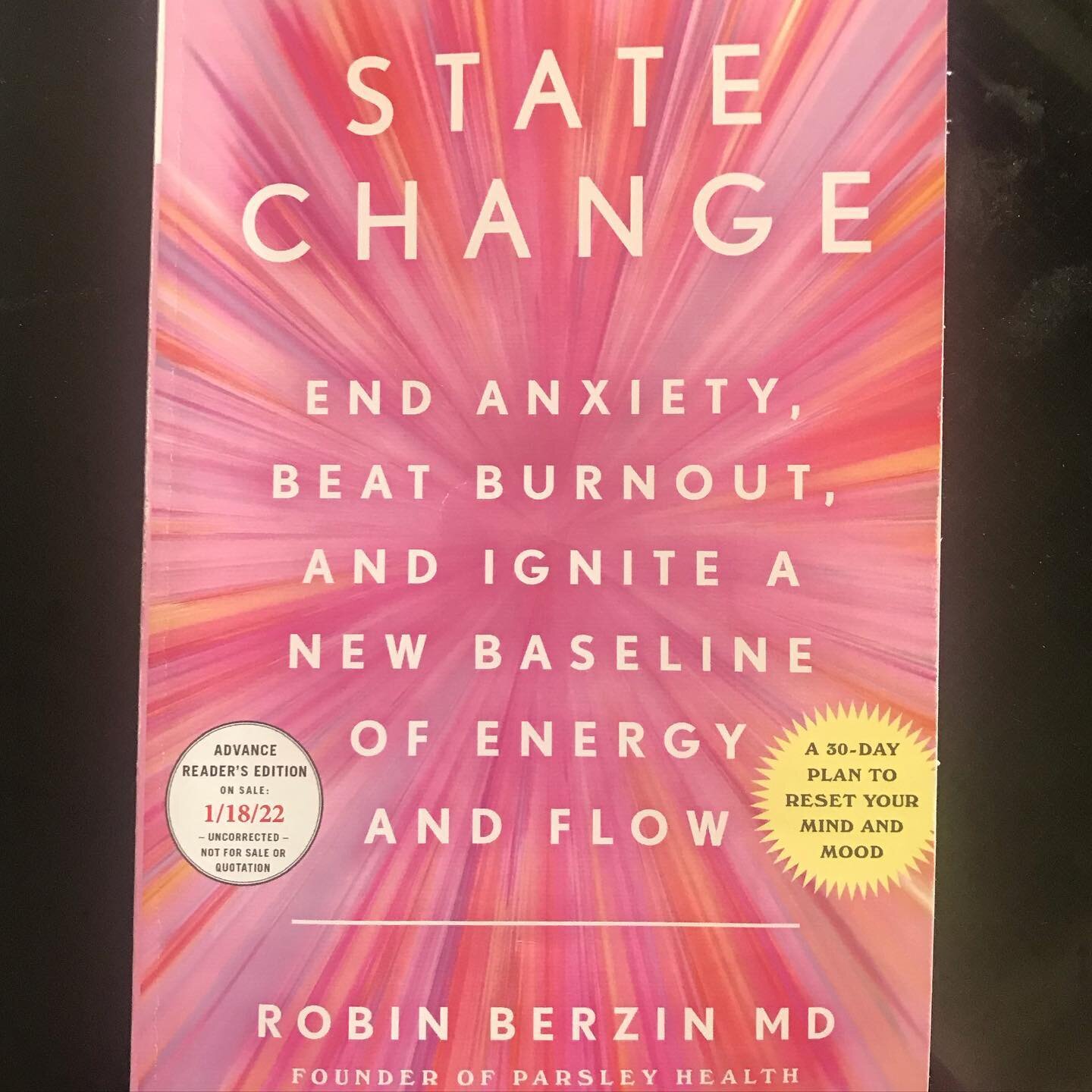 Just finished reading State Change, the new book by @robinberzinmd, founder of @parsleyhealth.

Feeling anxious, tired, burned out, sad, and unable to focus is so pervasive in our society nowadays.

Dr. Berzin points out that these days we consume mo