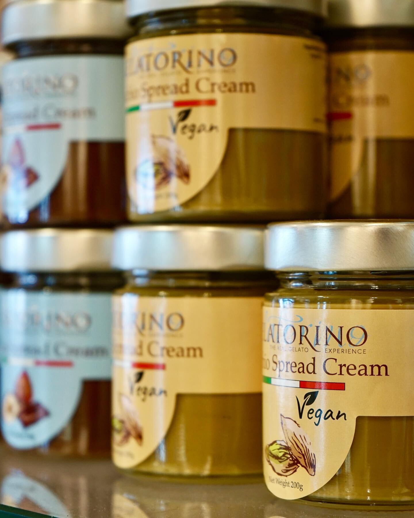 Our Vegan Spread Creams have been the 🌟 of the month! #veganuary may be coming to an end but for those who haven&rsquo;t tried them yet, you don&rsquo;t know what you are missing out 🍯
Sicilian Pistachio &amp; Gianduja 🍫

#gelatolover #gelatorino 