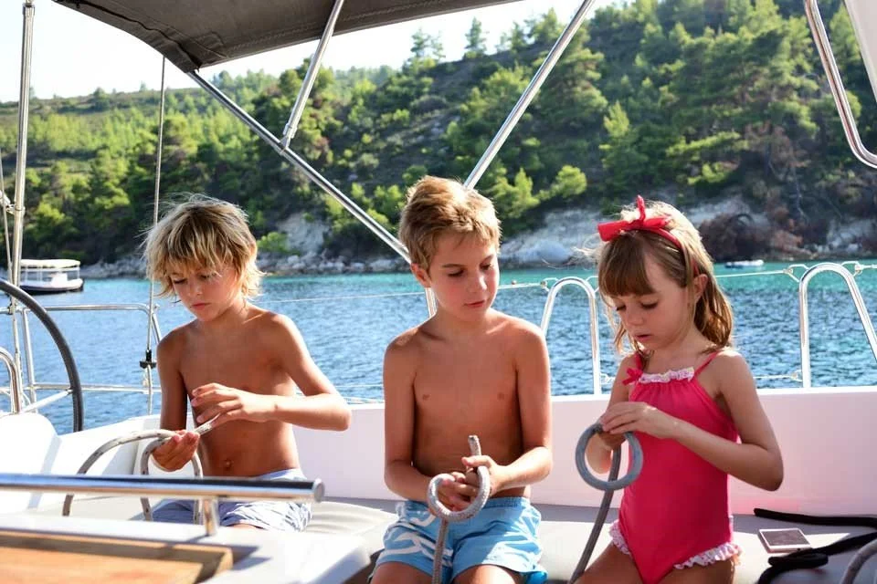 Tips to remember when boating with kids and family
