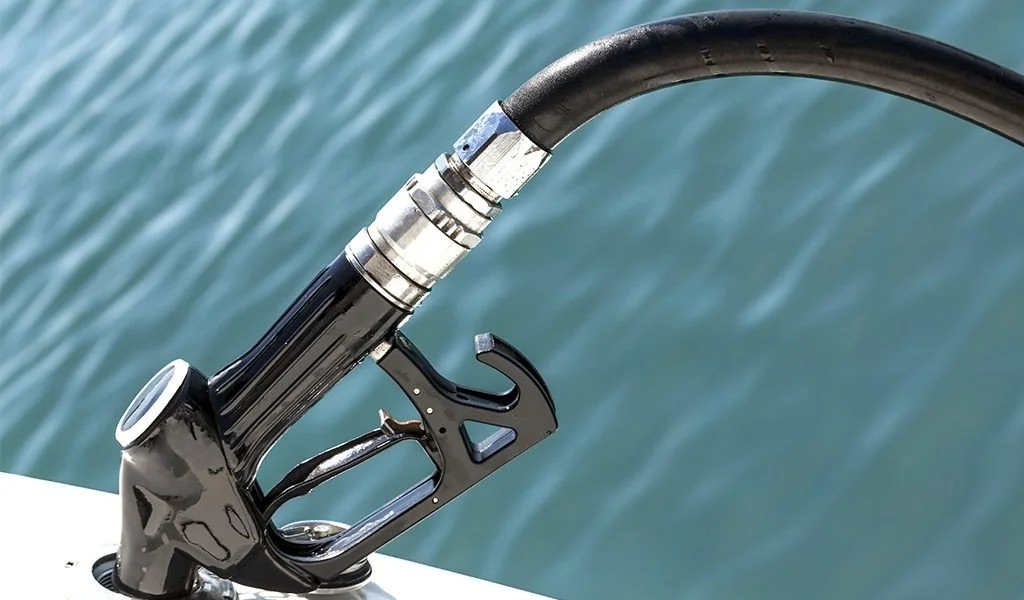 10 TIPS FOR REFUELING YOUR BOAT IN A SAFE MANNER