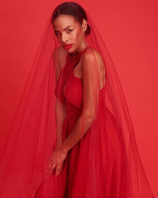 Are you &lsquo;reddy&rsquo; for the gorgeous @ashleybrielle? ❤️
Hair/makeup @makeupbyembellish 💄 
Wardrobe provided by @shopkinboutique 💃🏻 #red #fashion #fashionphotography #profotousa #tulle #studio #studiolight #reddress #makeup #redlipstick #be