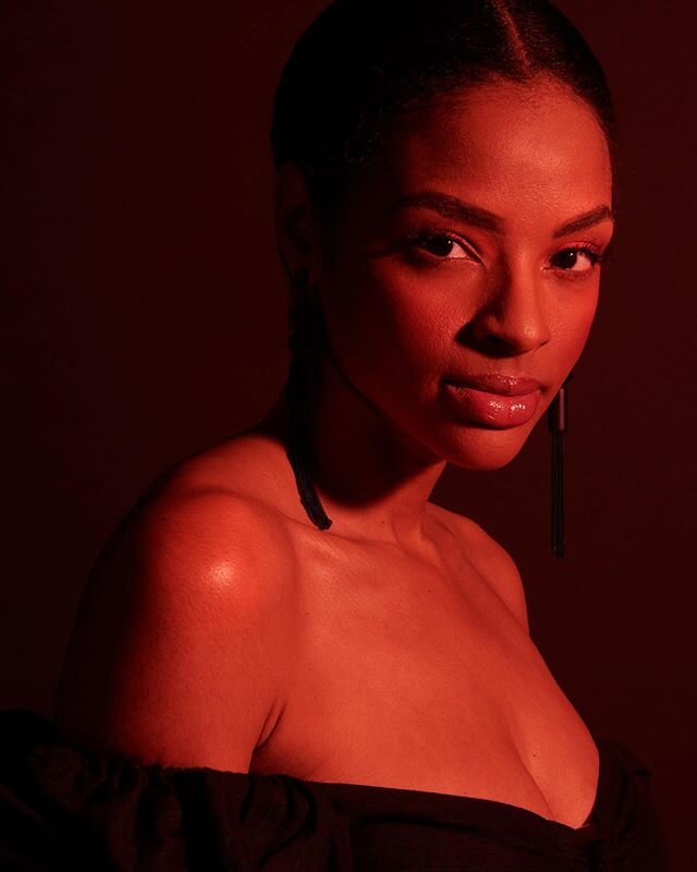 Night vibes with the striking @ashleybrielle 
HMU @makeupbyembellish 
Wardrobe provided by @shopkinboutique 
#red #gel #night #editorial #fashion #fashioneditorial #earrings #strapless #makeup #beauty #phillymodel #phillyphotographer #portrait #face 